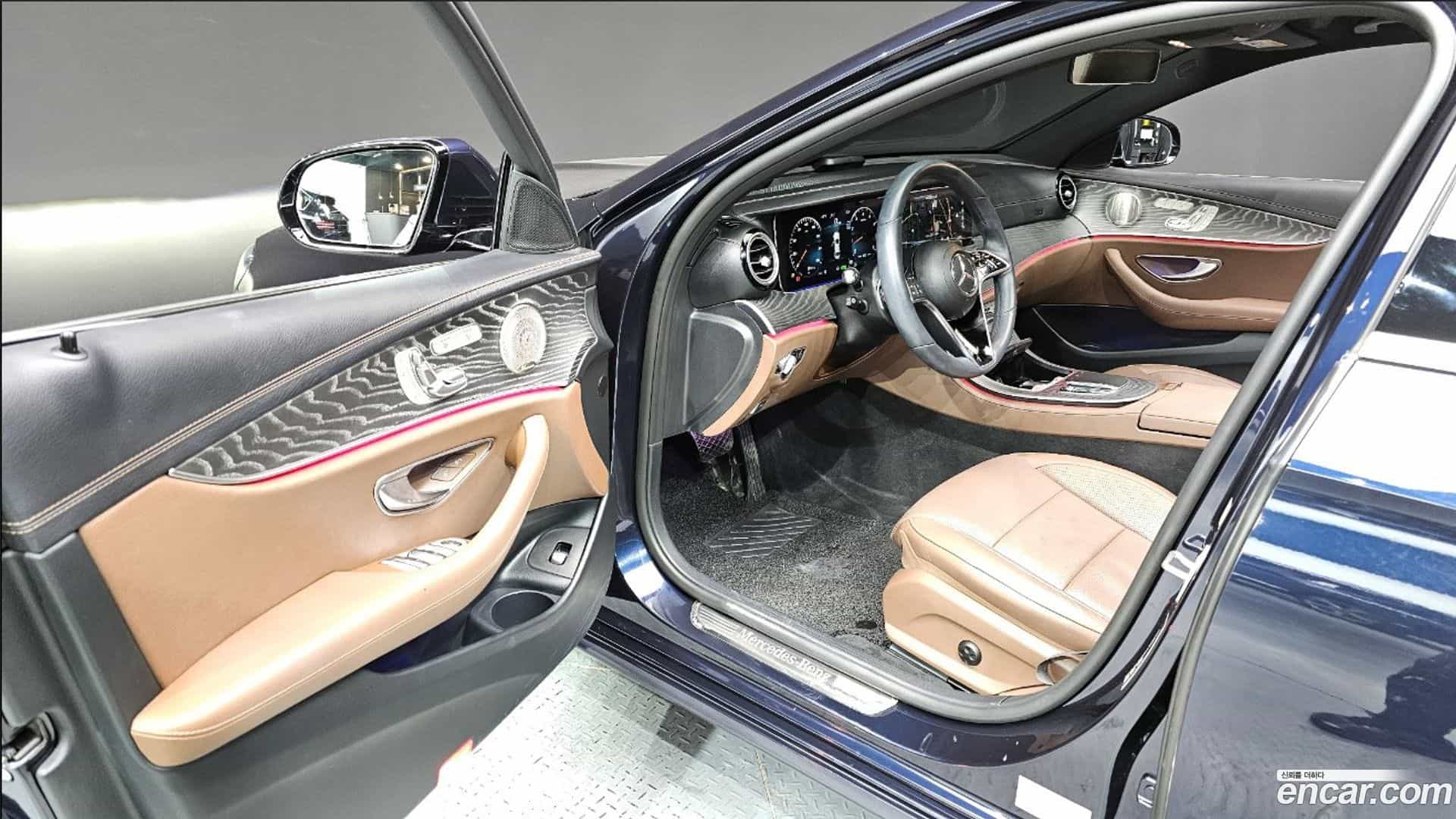 E-Class Mercedes-Benz 2022.6-INNER-010
