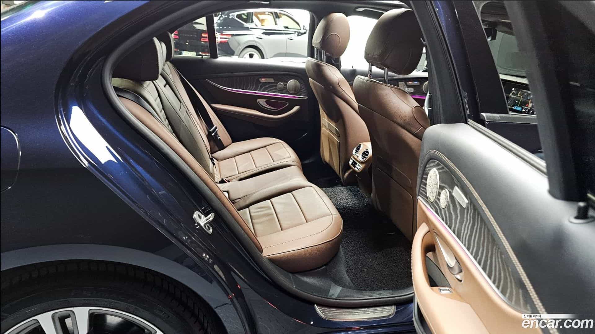 E-Class Mercedes-Benz 2022.6-OPTION-016