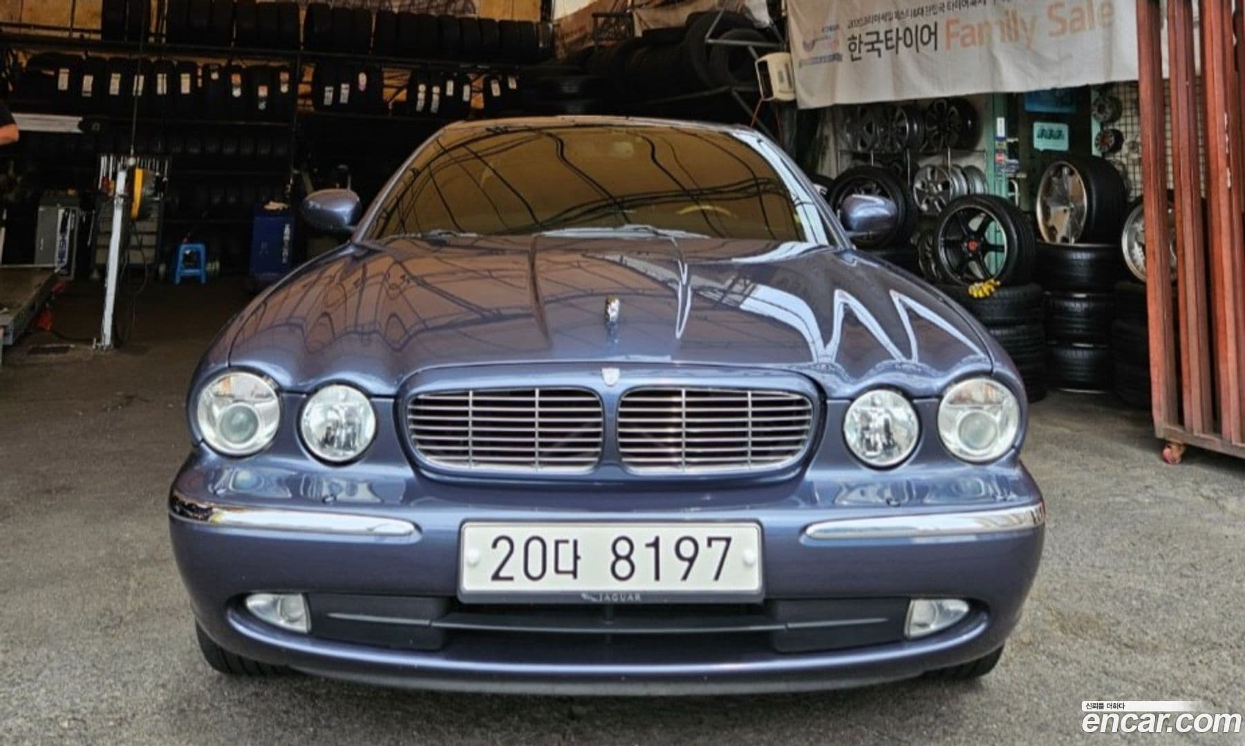 Main__Slider__Photo:XJ-8 Jaguar 2005.7-0