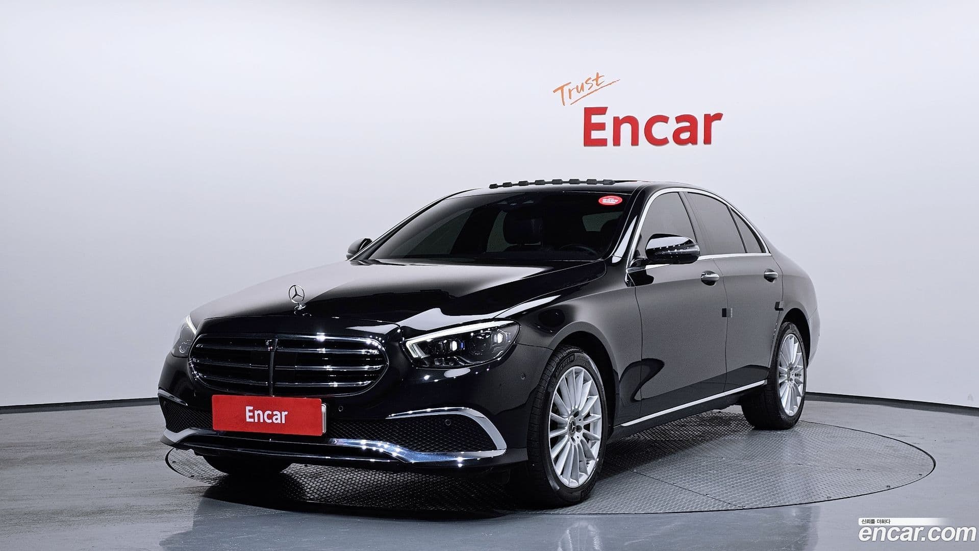 Main__Slider__Photo:E-Class Mercedes-Benz 2021.0-0