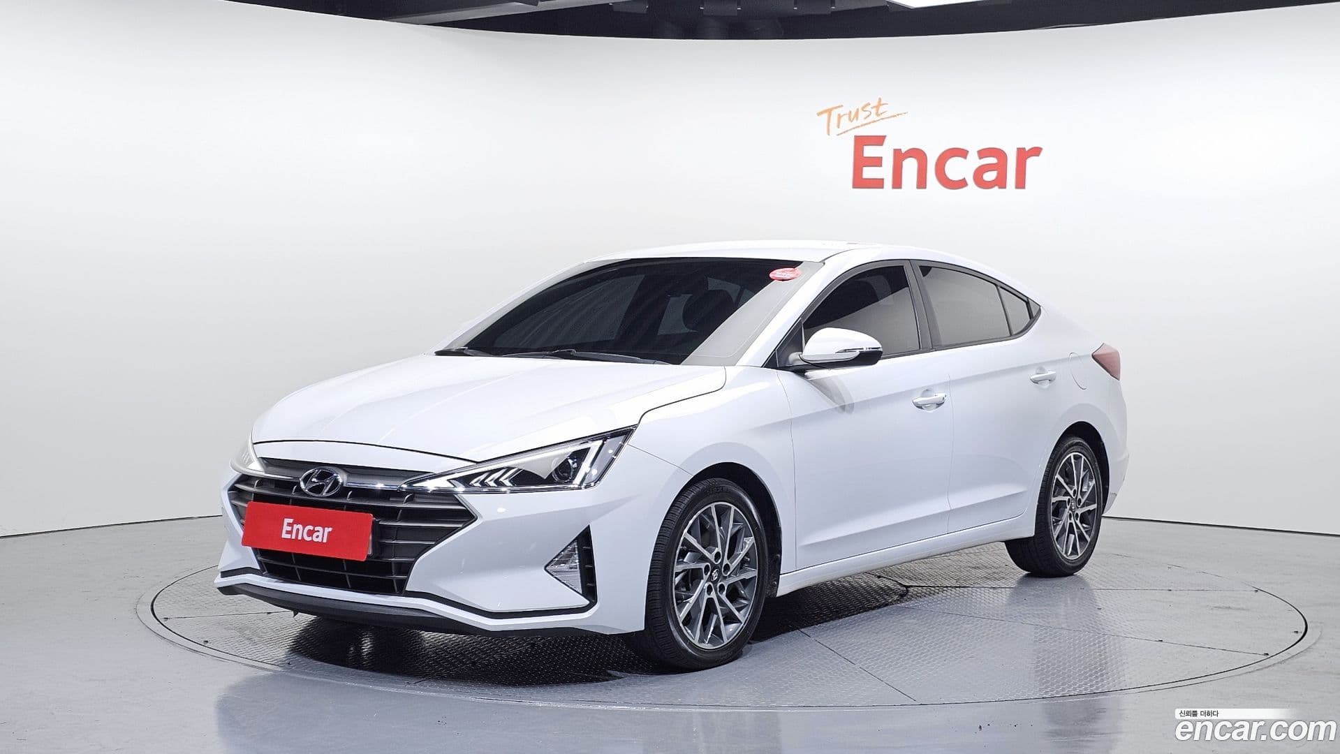 Main__Slider__Photo:AVANTE Hyundai 2019.6-0
