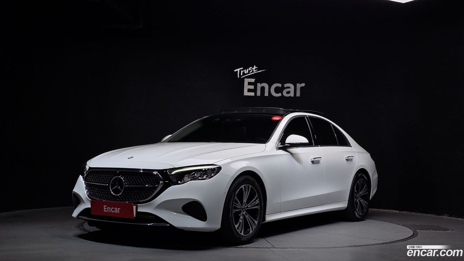 Main__Slider__Photo:E-Class Mercedes-Benz 2025.2-0