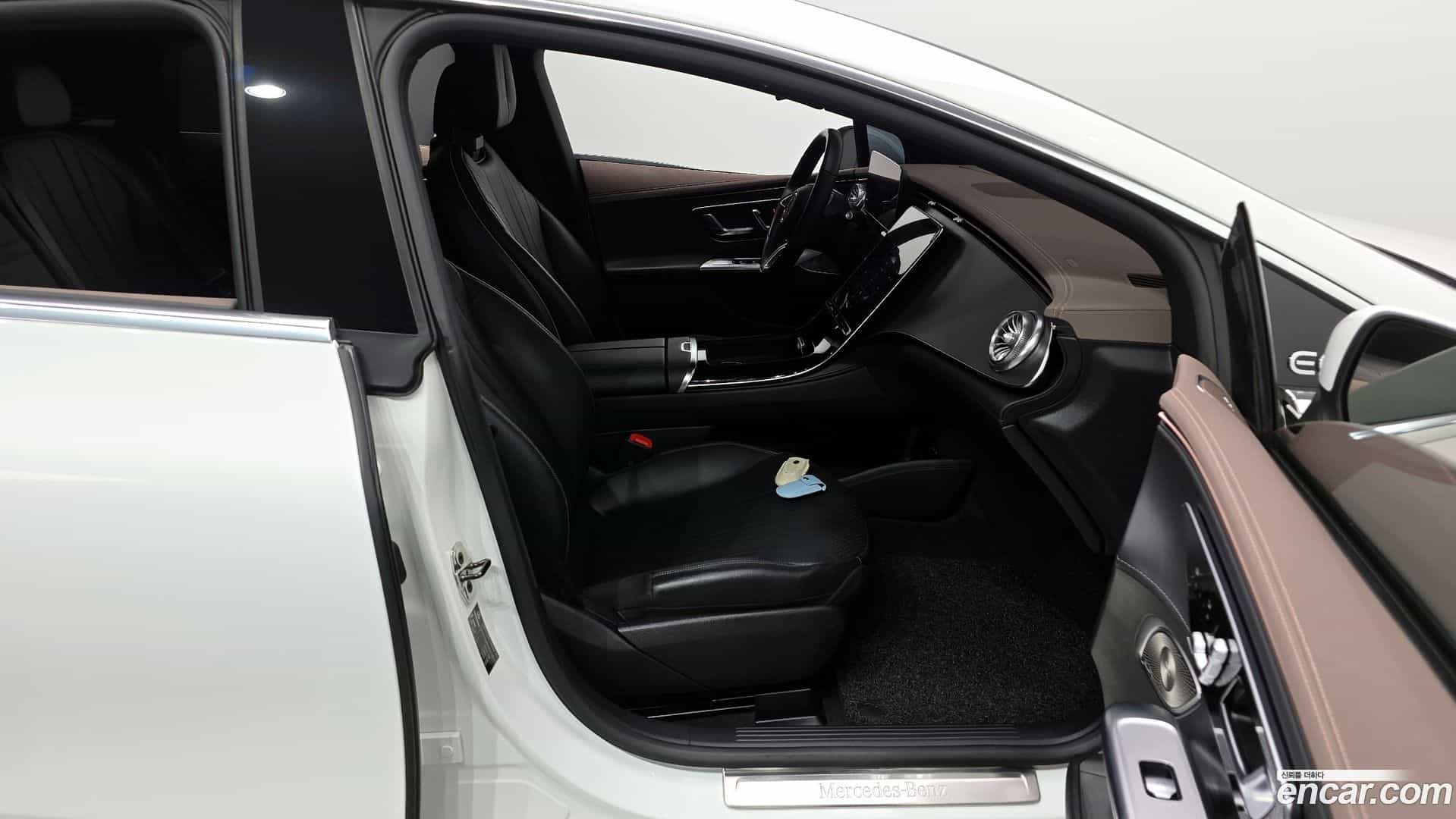 EQE Mercedes-Benz 2022.10-OPTION-015