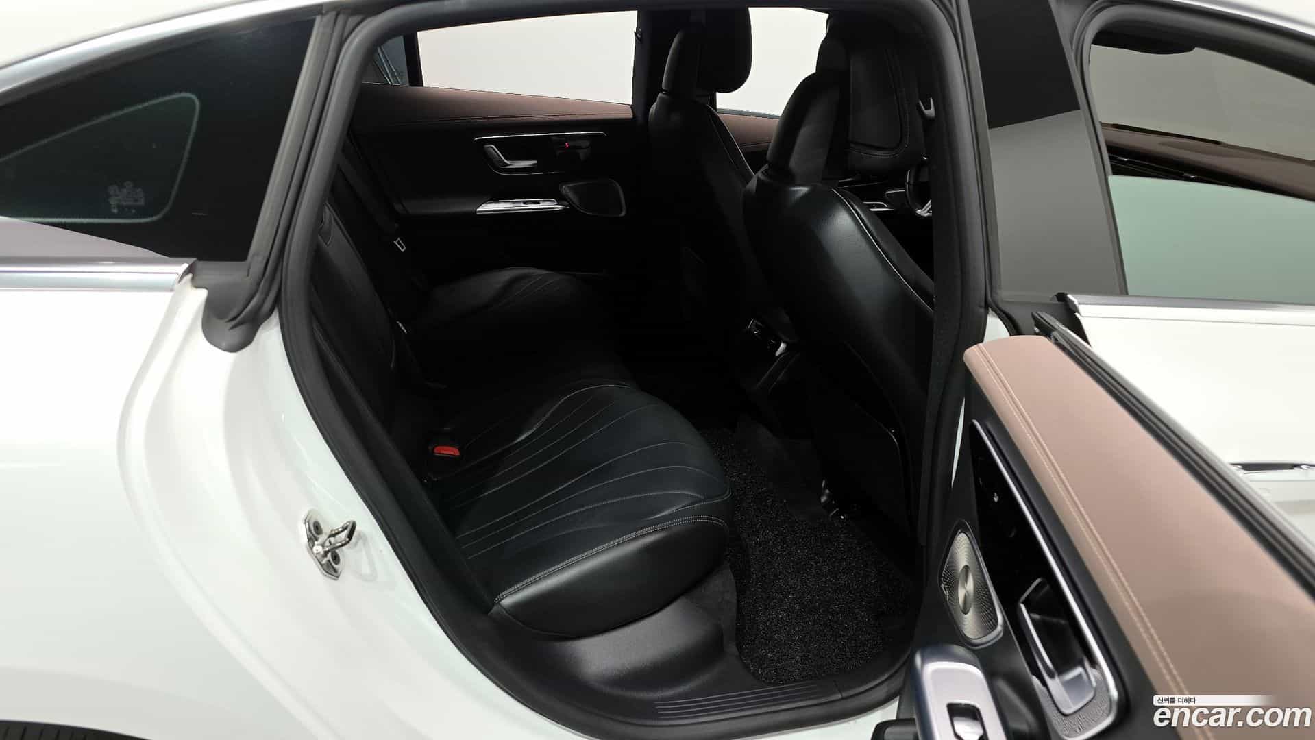 EQE Mercedes-Benz 2022.10-OPTION-016