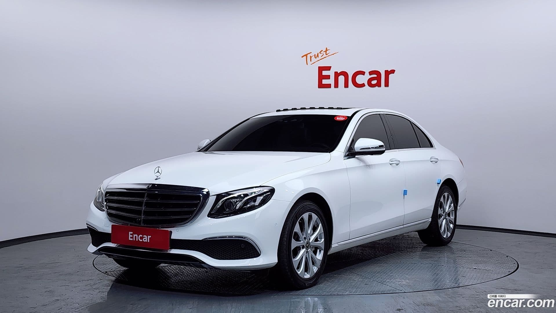 Main__Slider__Photo:E-Class Mercedes-Benz 2018.0-0