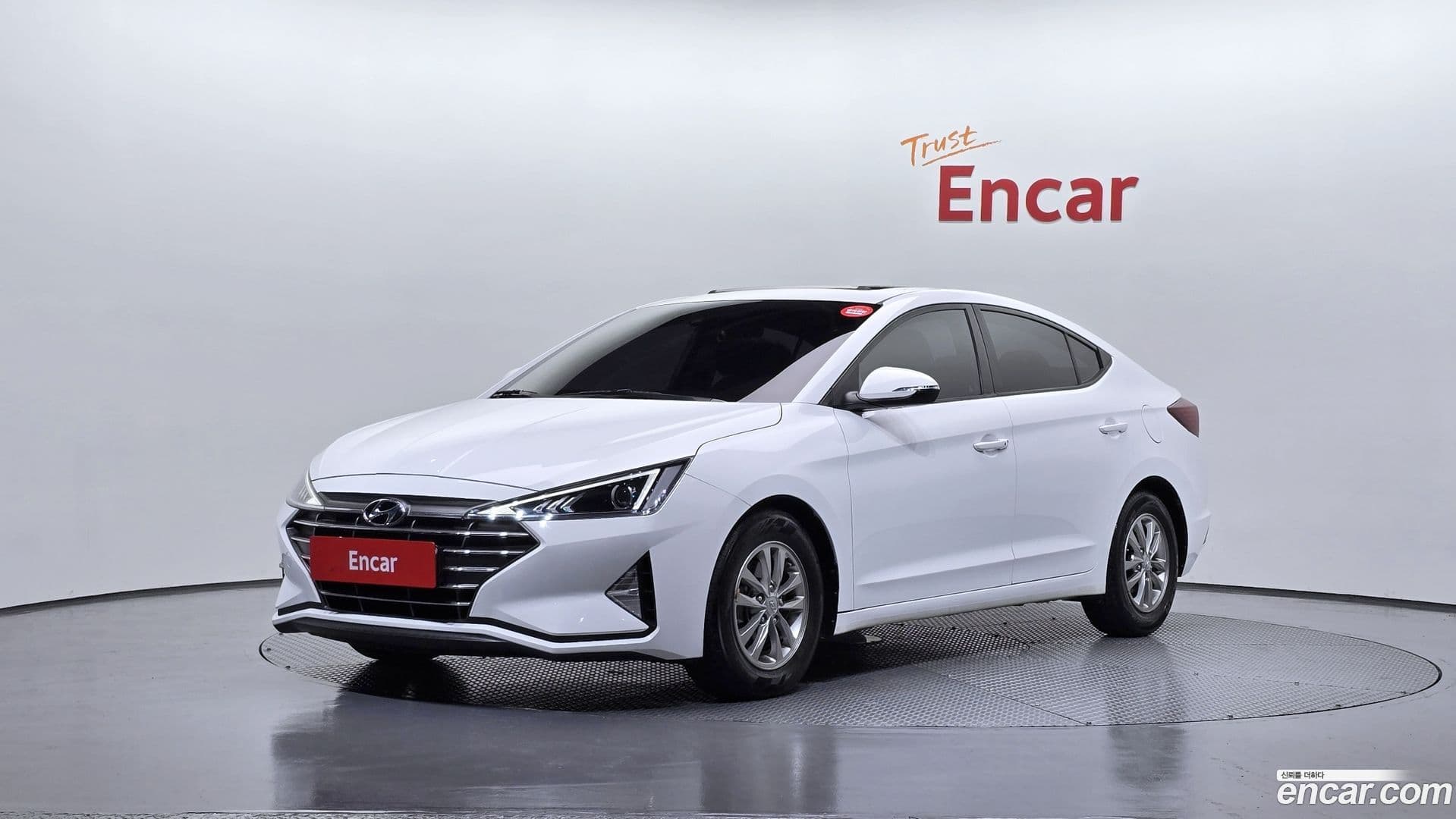 Main__Slider__Photo:AVANTE Hyundai 2019.8-0