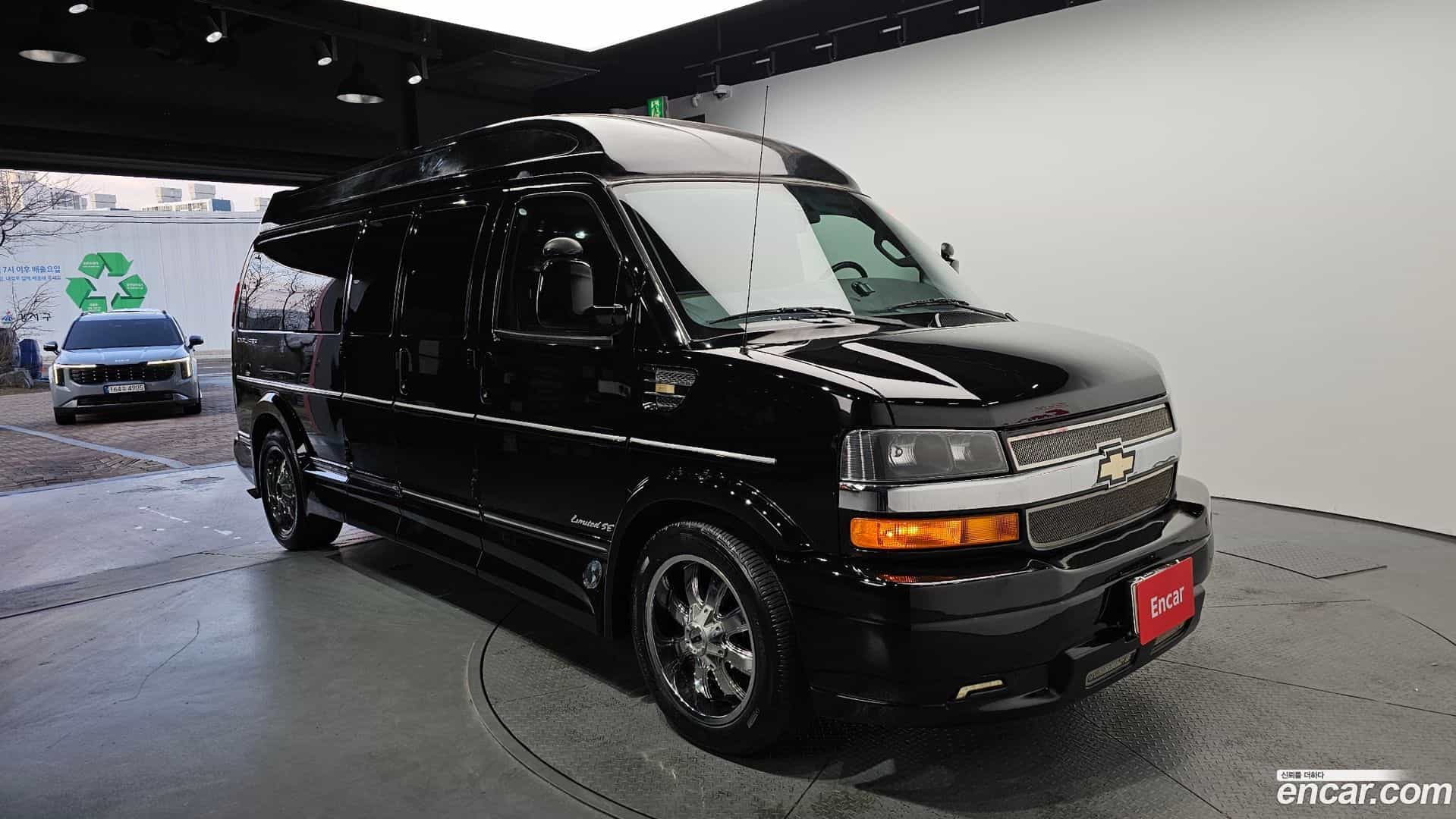 Express Van Chevrolet 2017.10-OUTER-001