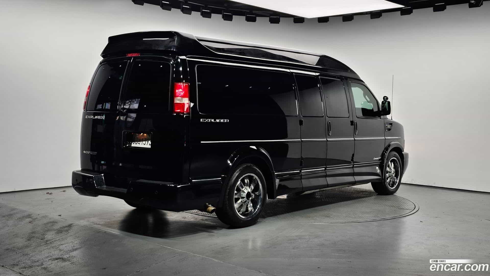 Express Van Chevrolet 2017.10-OUTER-002