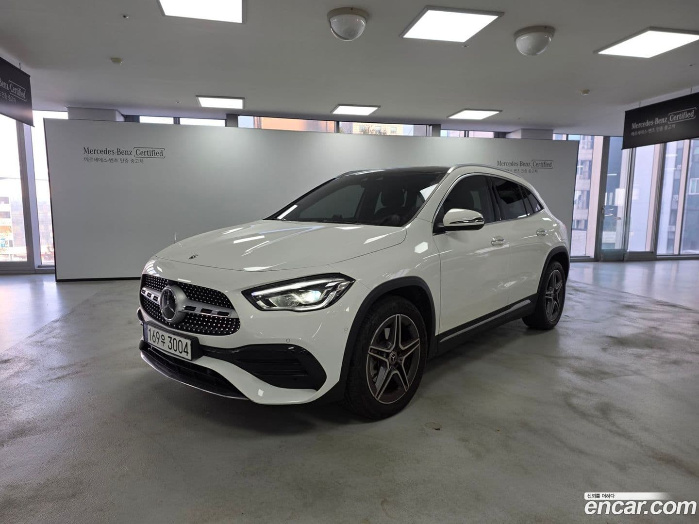 Main__Slider__Photo:GLA-Class Mercedes-Benz 2023.8-0