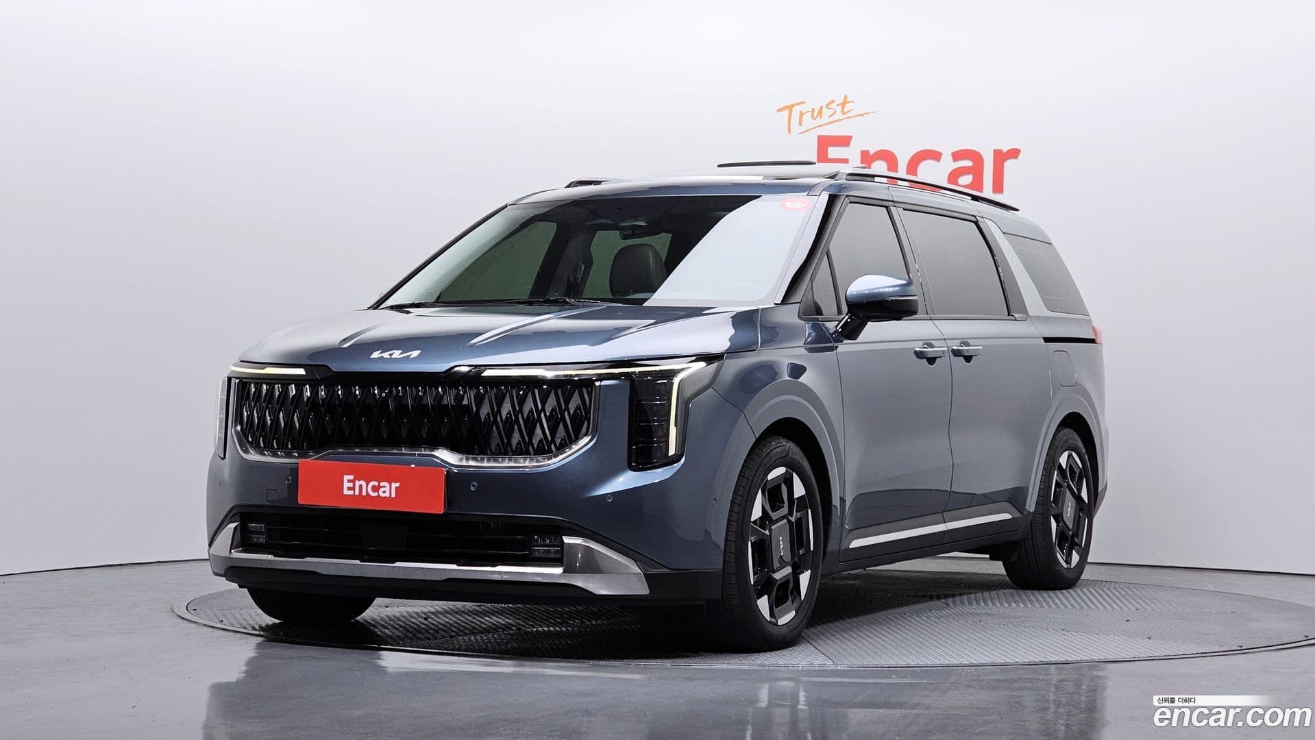 Main__Slider__Photo:Canival Kia 2024.1-0
