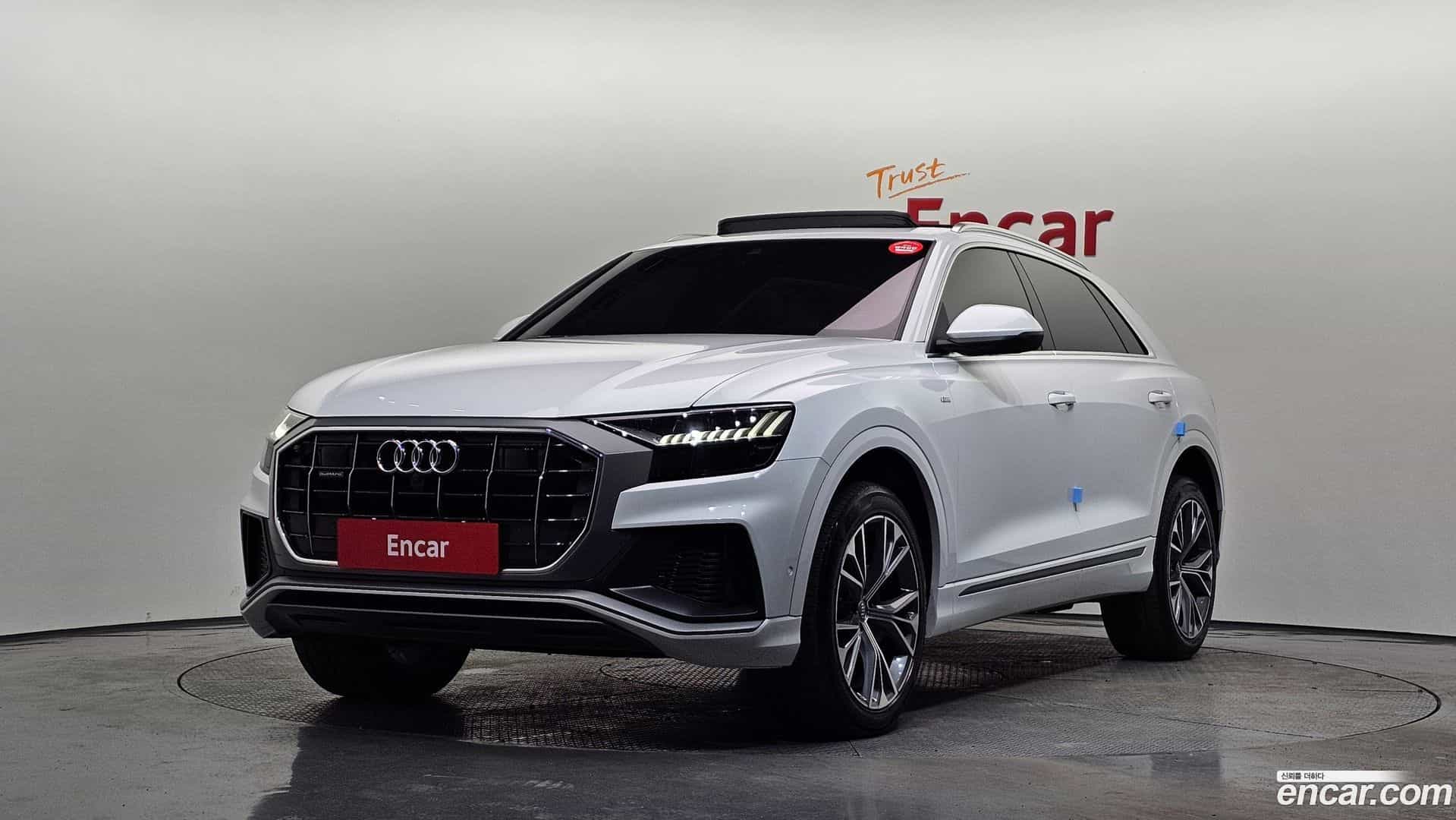 Q8 Audi 2020.3-OUTER-001