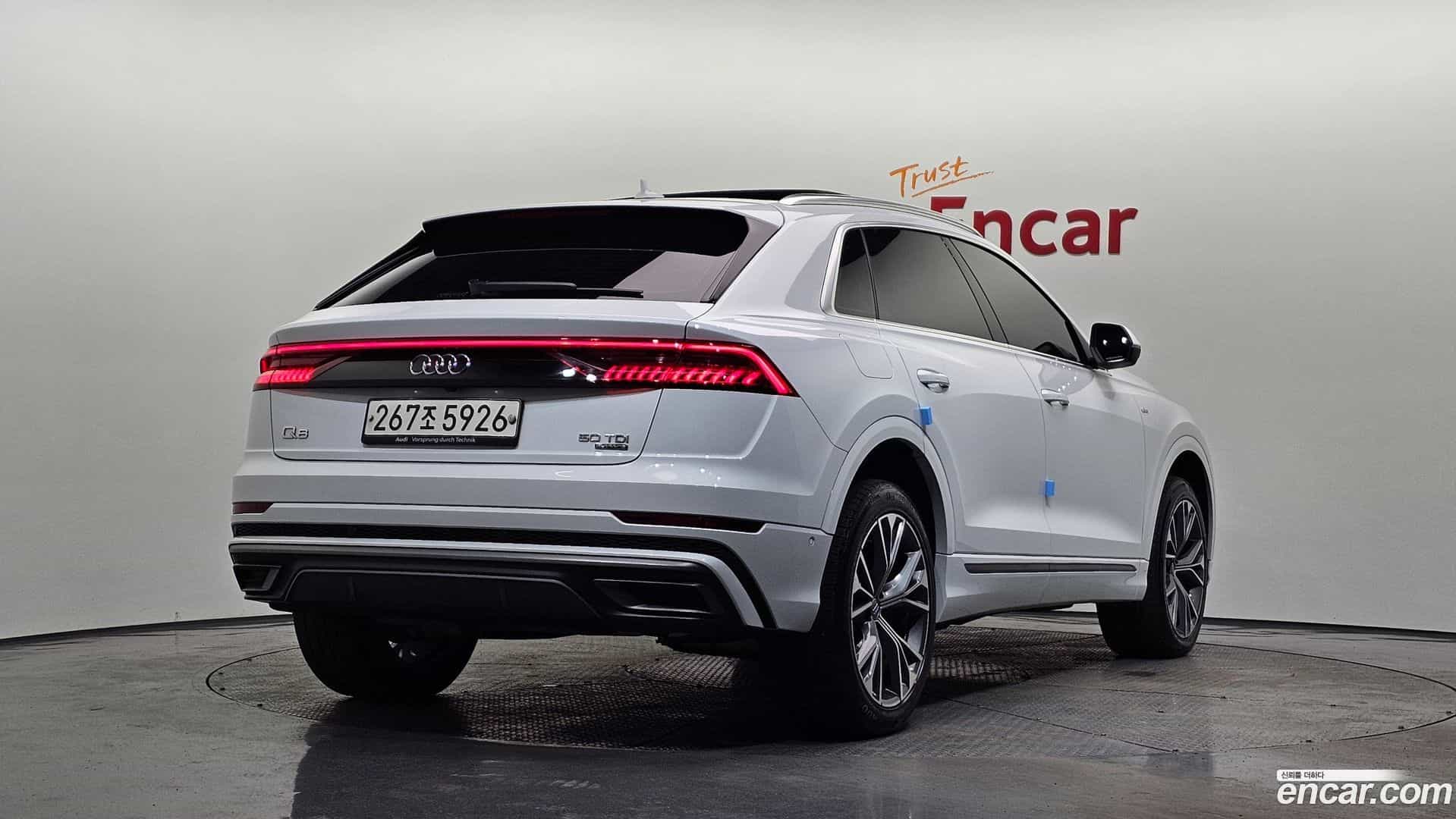 Q8 Audi 2020.3-OUTER-002