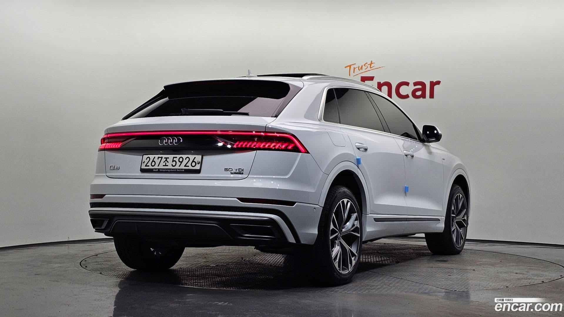 Main__Slider__Photo:Q8 Audi 2020.3-1