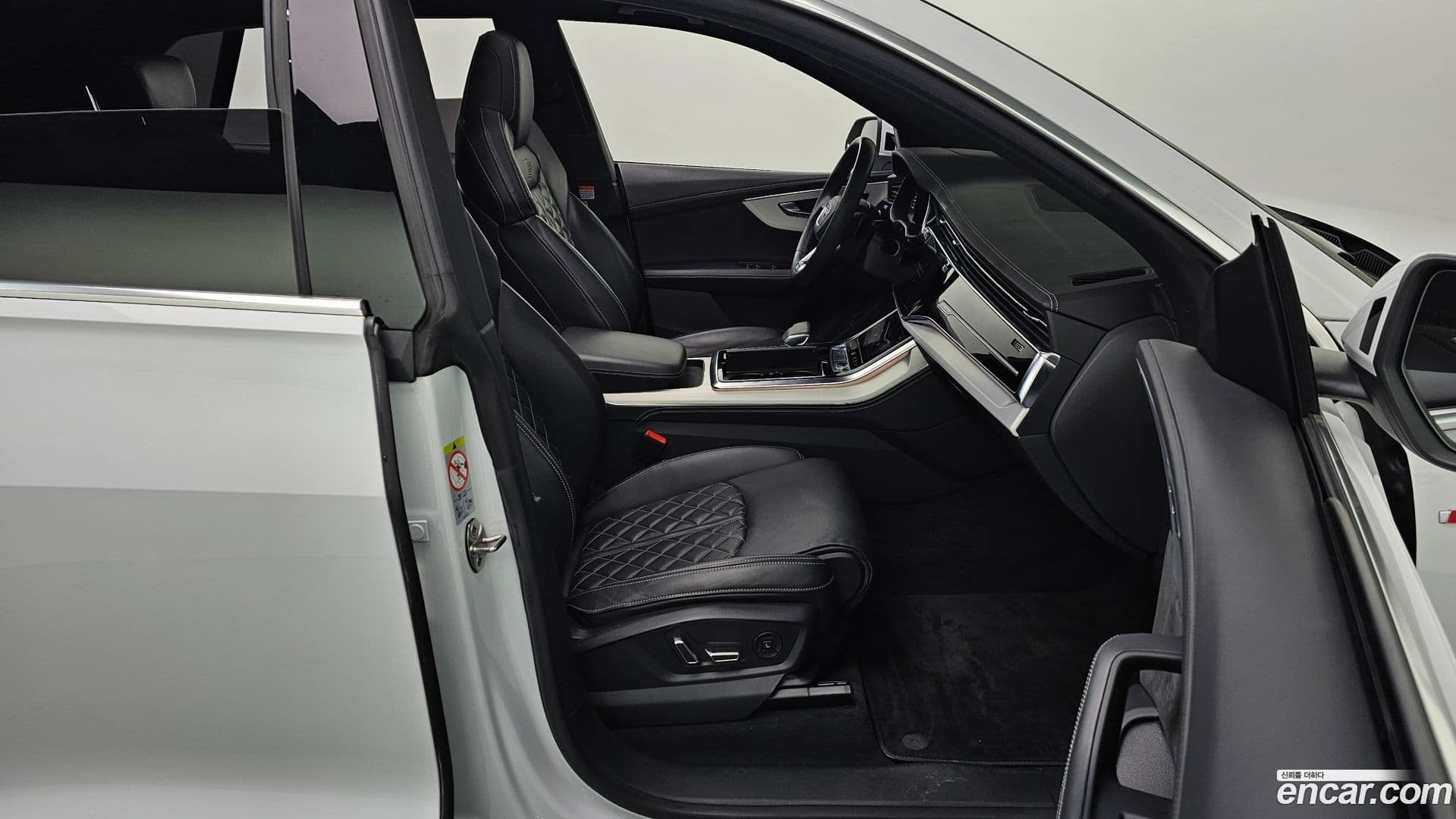 Main__Slider__Photo:Q8 Audi 2020.3-10