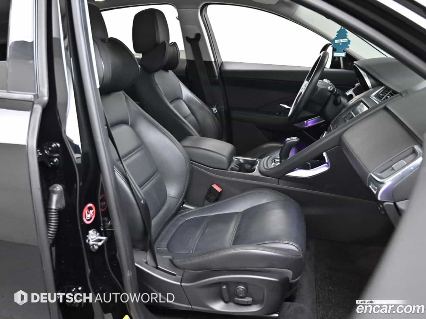 E-PACE Jaguar 2020.4-INNER-010