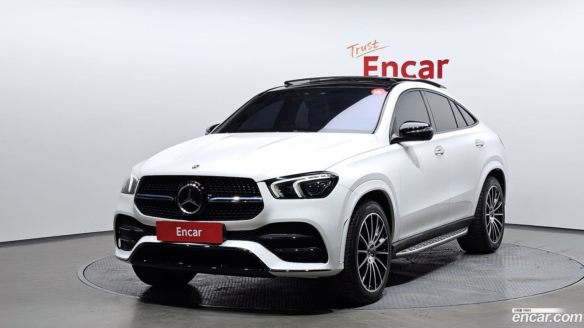 Main__Slider__Photo:GLE-Class Mercedes-Benz 2022.10-0