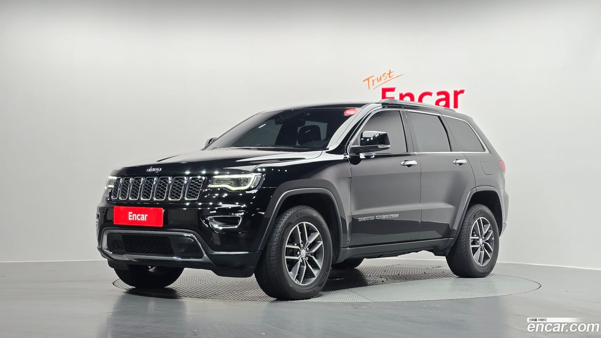 Main__Slider__Photo:Cherokee Jeep 2018.2-0