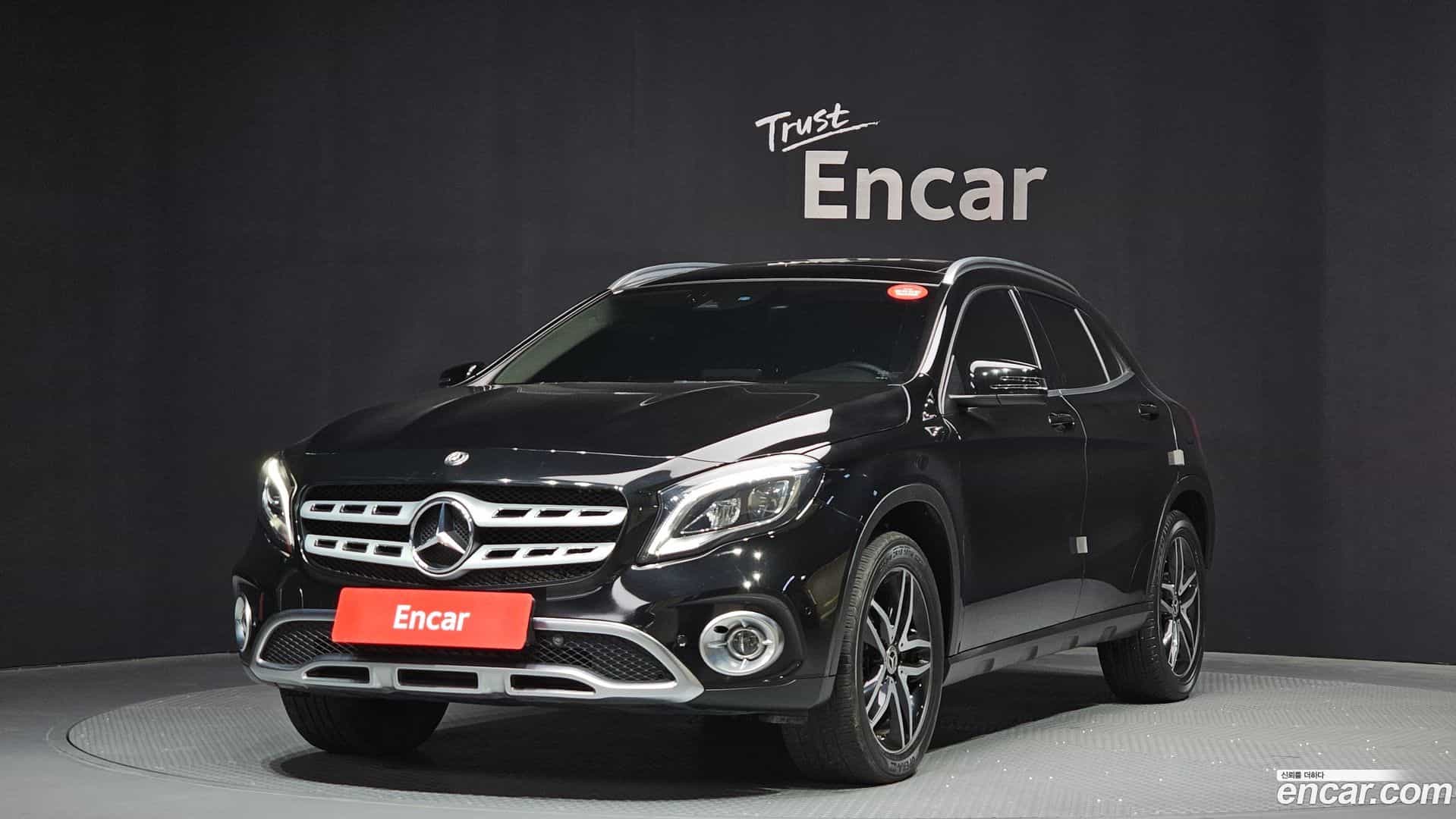 GLA-Class Mercedes-Benz 2018.8-OUTER-001