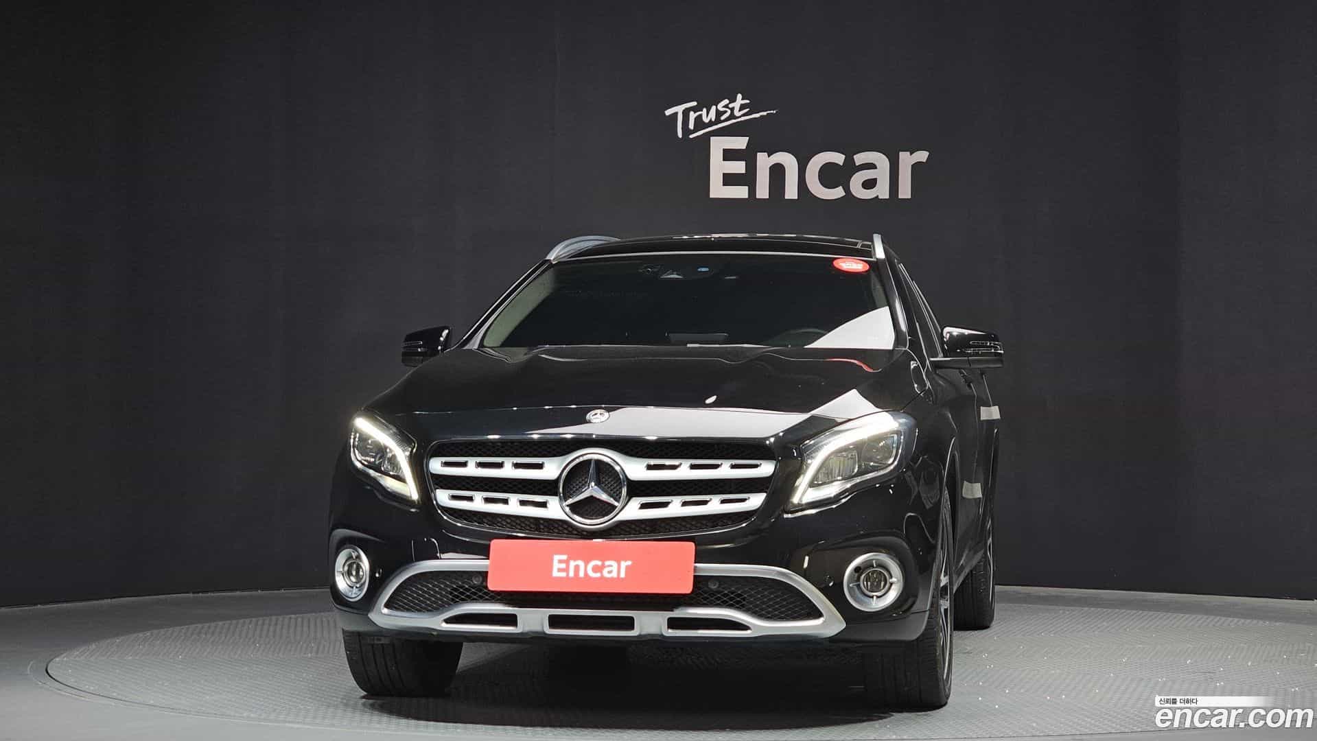 GLA-Class Mercedes-Benz 2018.8-OUTER-003