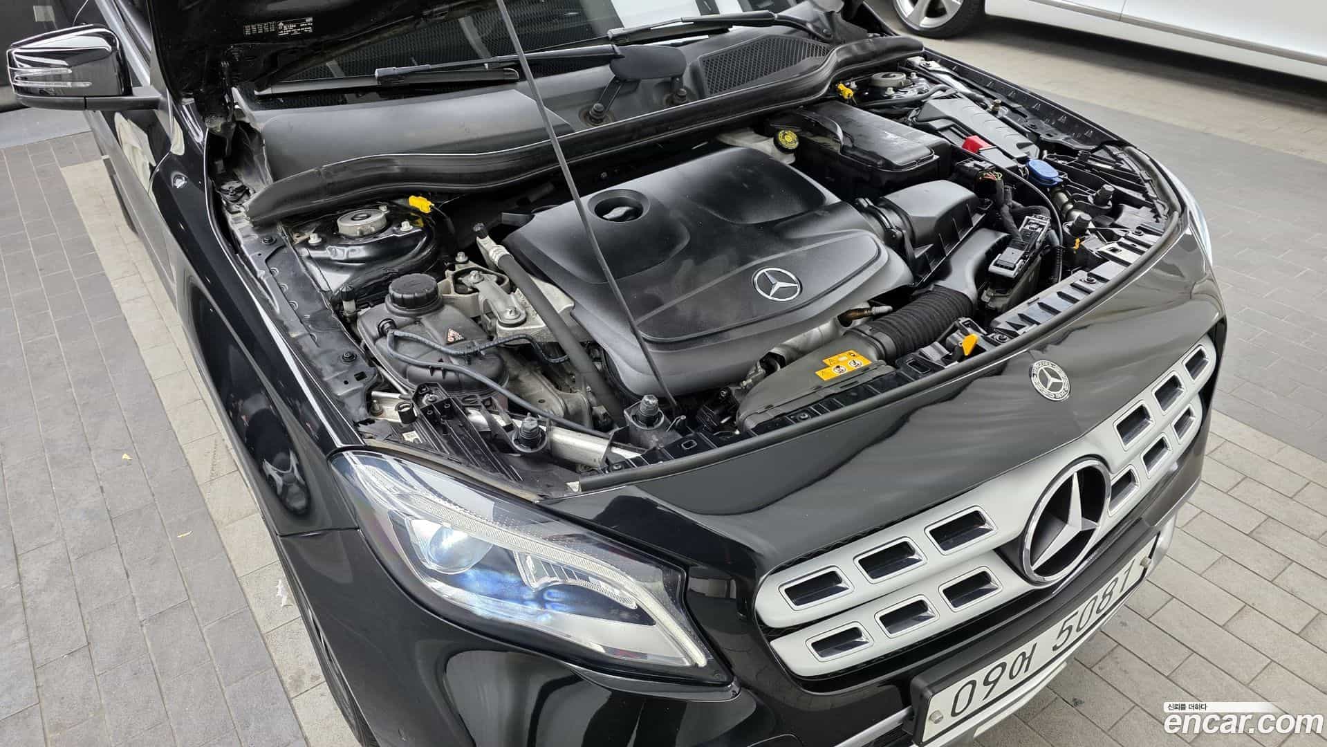 GLA-Class Mercedes-Benz 2018.8-INNER-006
