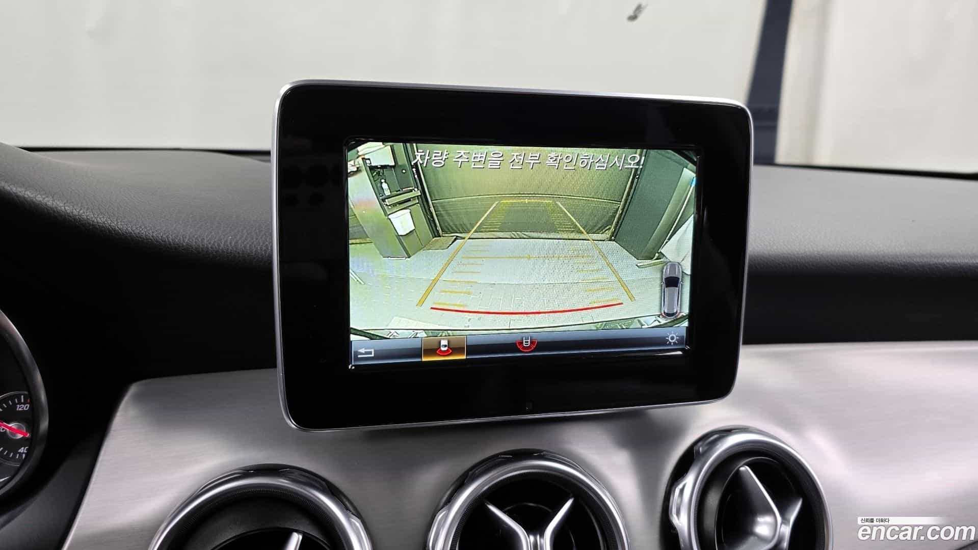 GLA-Class Mercedes-Benz 2018.8-OPTION-019