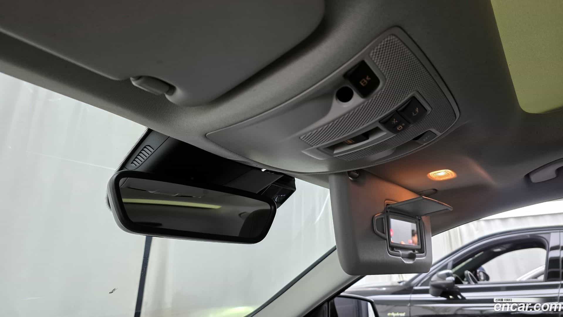 GLA-Class Mercedes-Benz 2018.8-OPTION-023