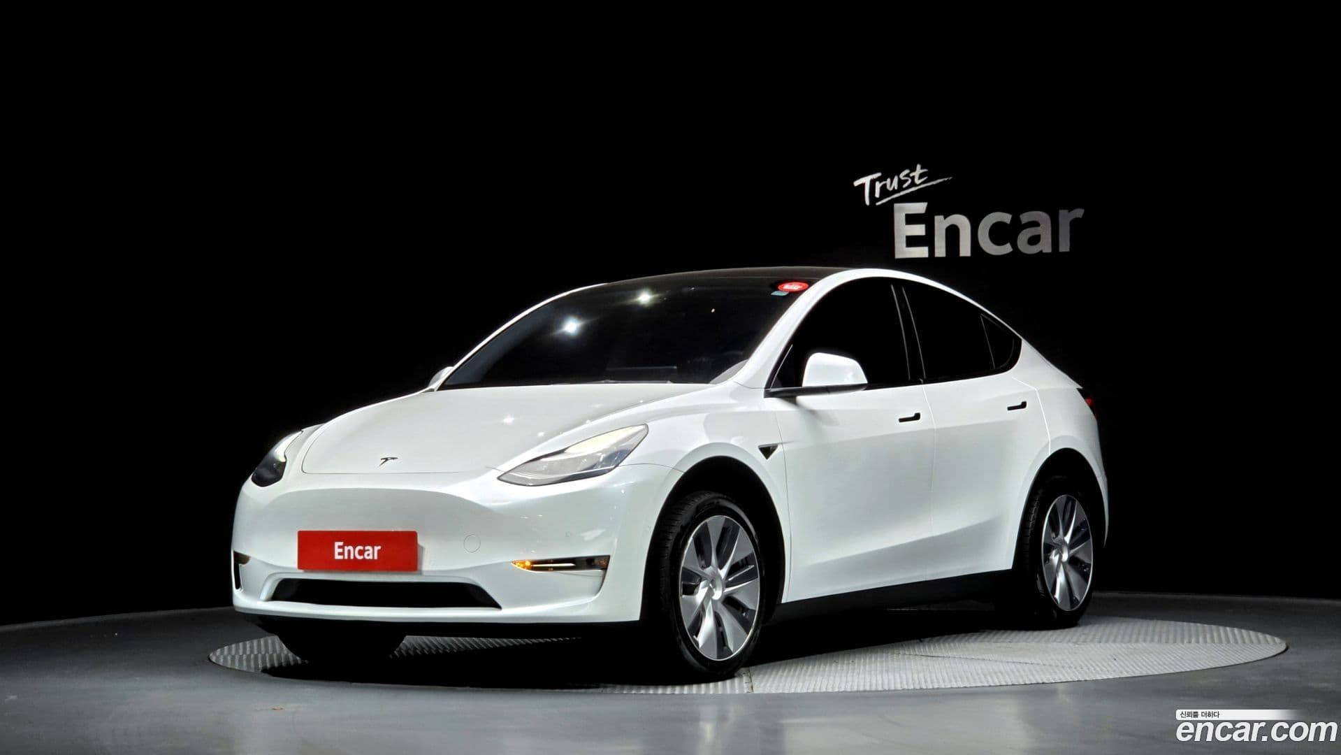 Main__Slider__Photo:Model Y Tesla 2021.5-0