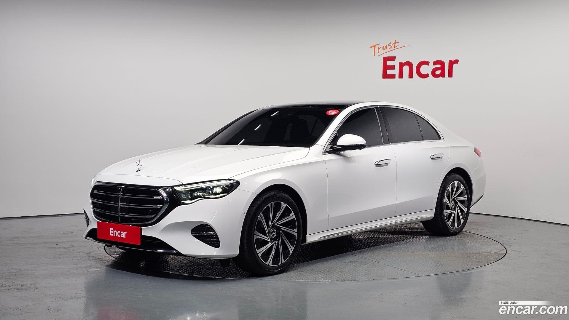 Main__Slider__Photo:E-Class Mercedes-Benz 2024.1-0