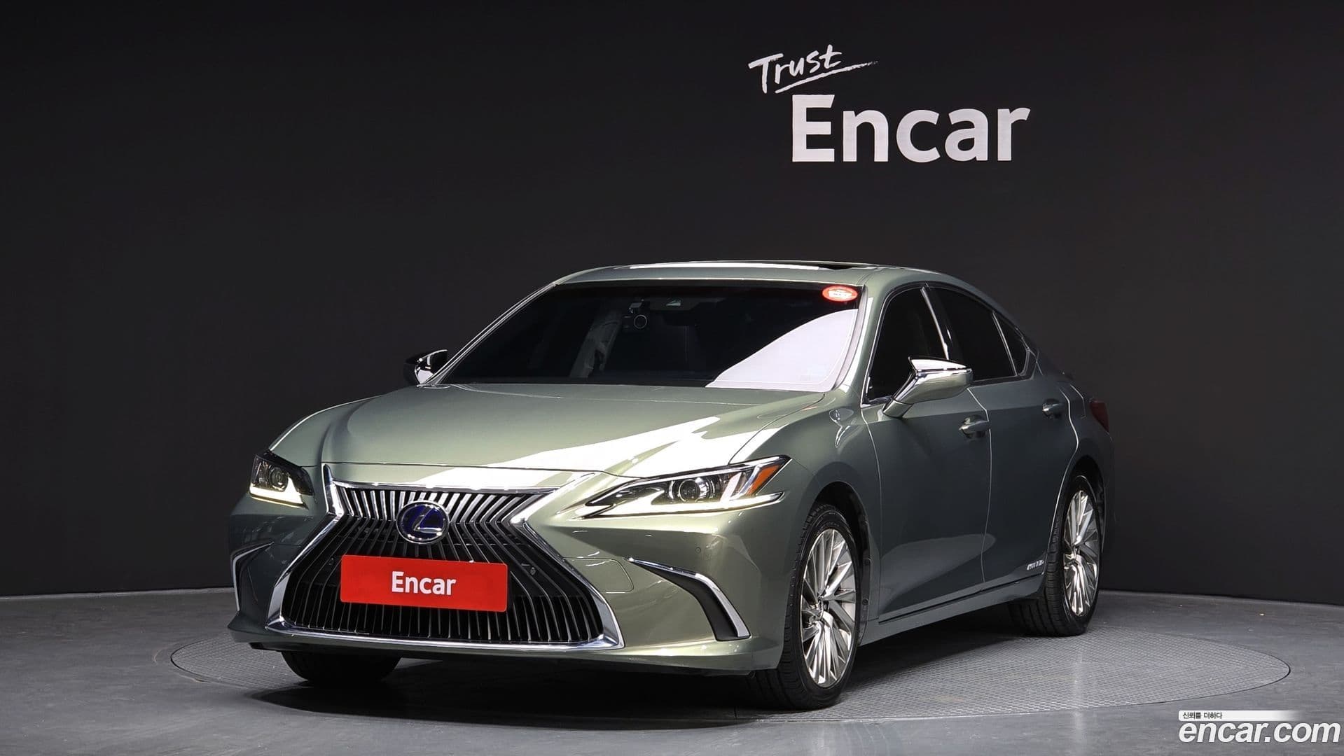 Main__Slider__Photo:ES Lexus 2018.10-0