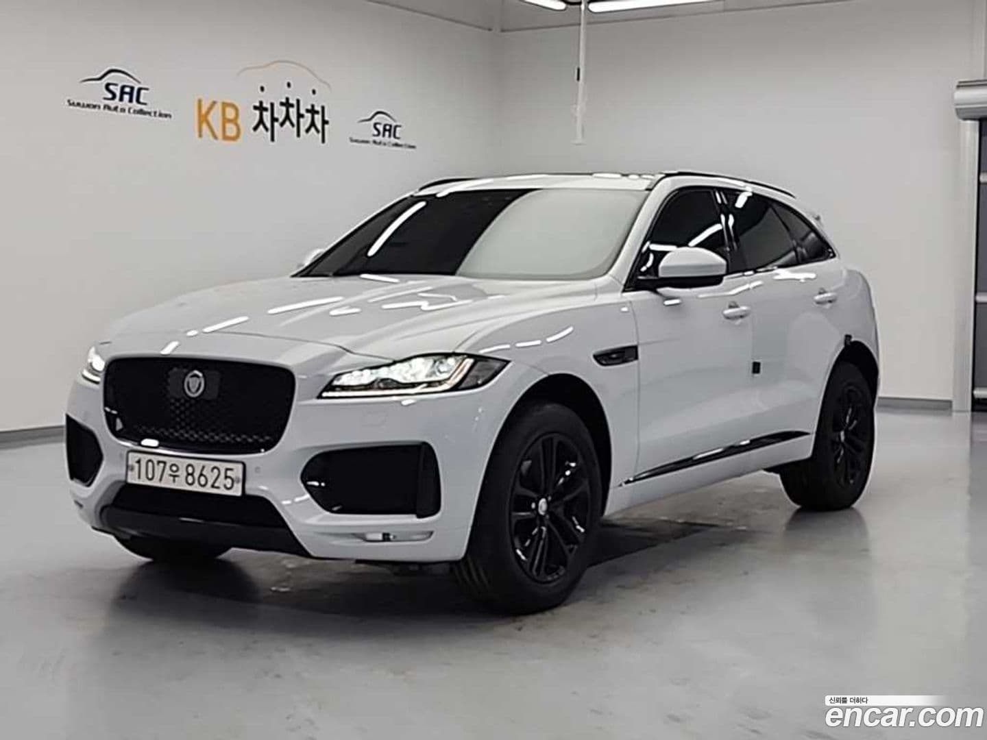 Main__Slider__Photo:F-PACE Jaguar 2020.9-0