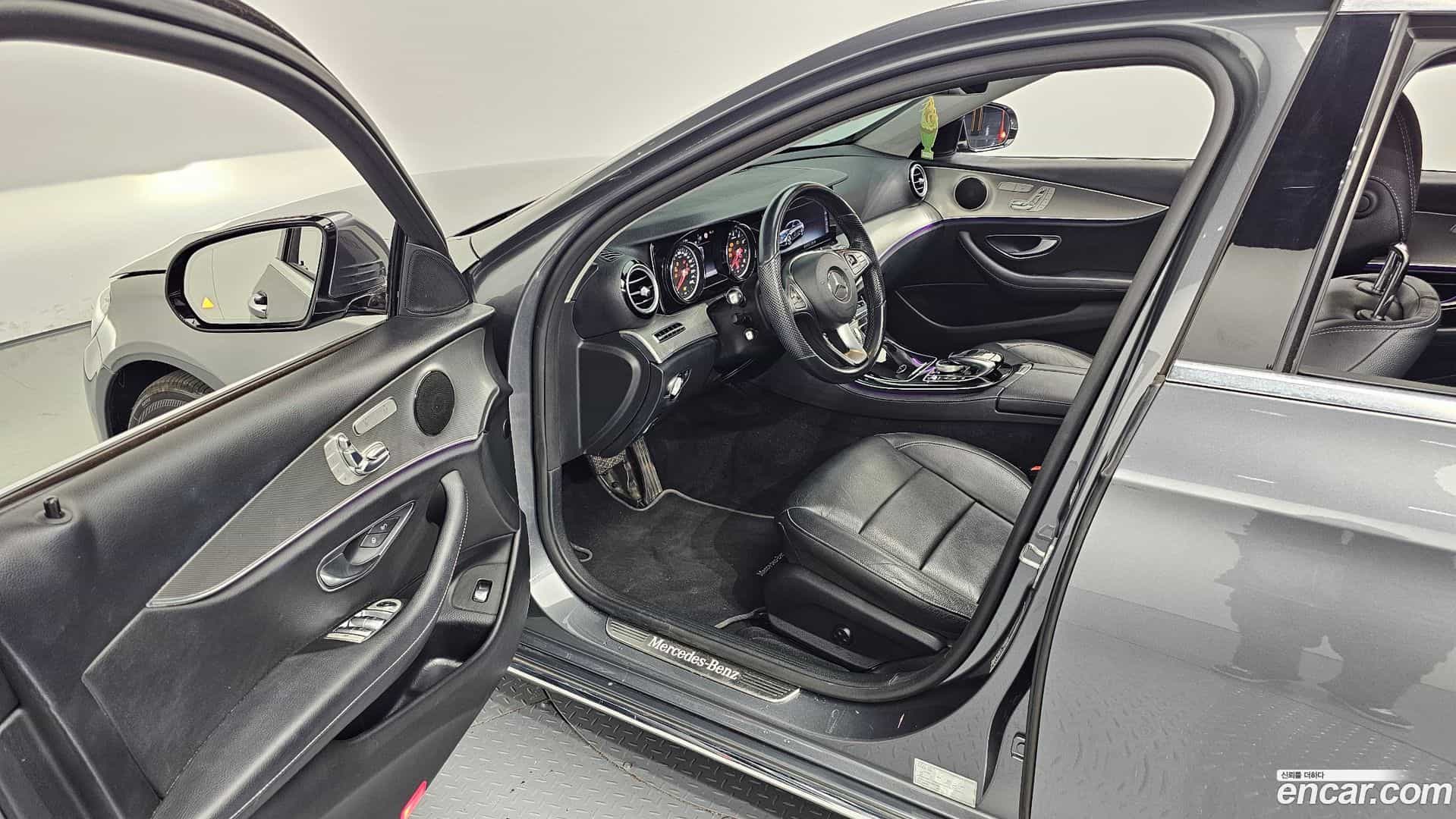 E-Class Mercedes-Benz 2016.11-OPTION-015