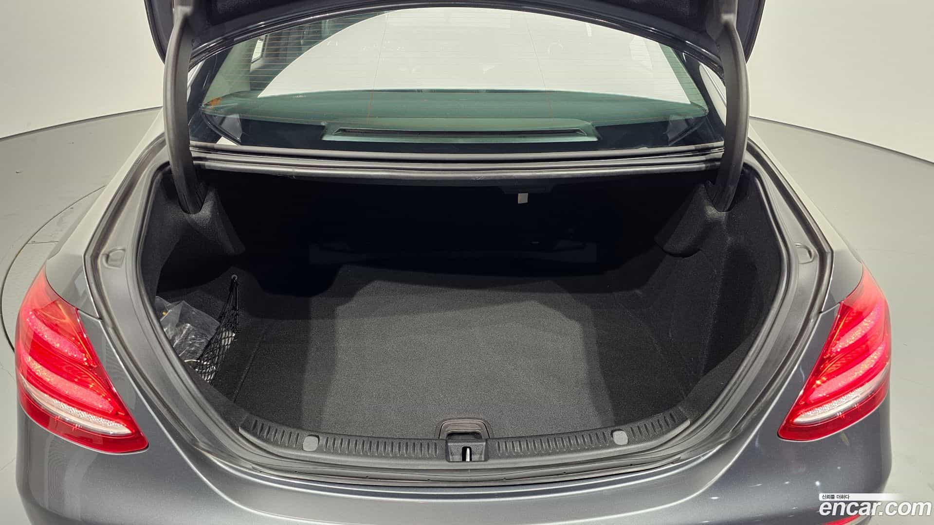 E-Class Mercedes-Benz 2016.11-OPTION-024