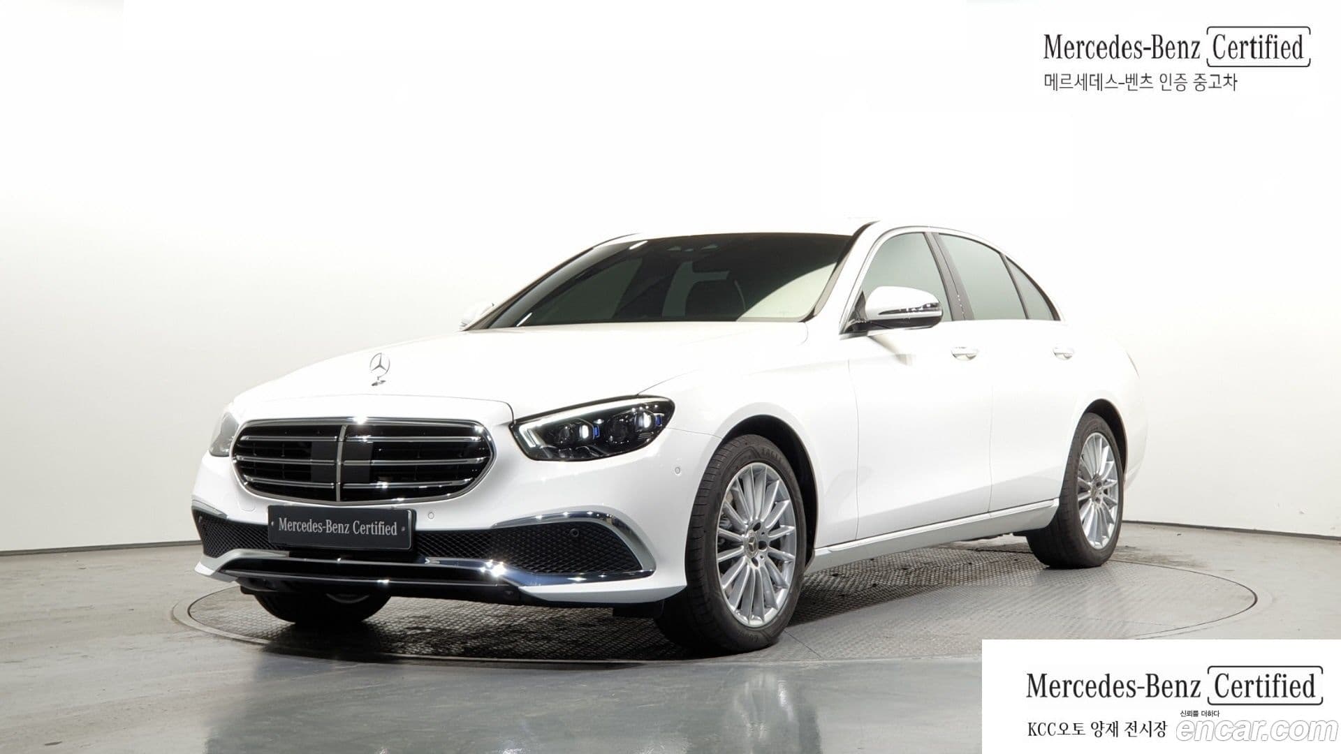 Main__Slider__Photo:E-Class Mercedes-Benz 2021.4-0