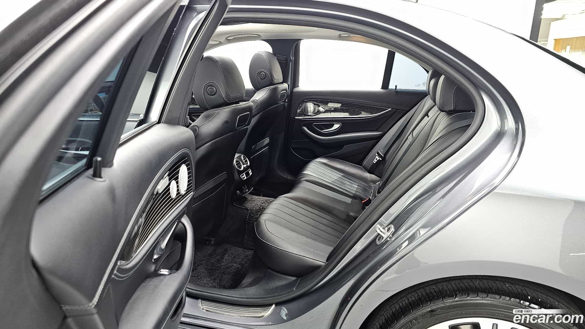 E-Class Mercedes-Benz 2020.7-OPTION-016