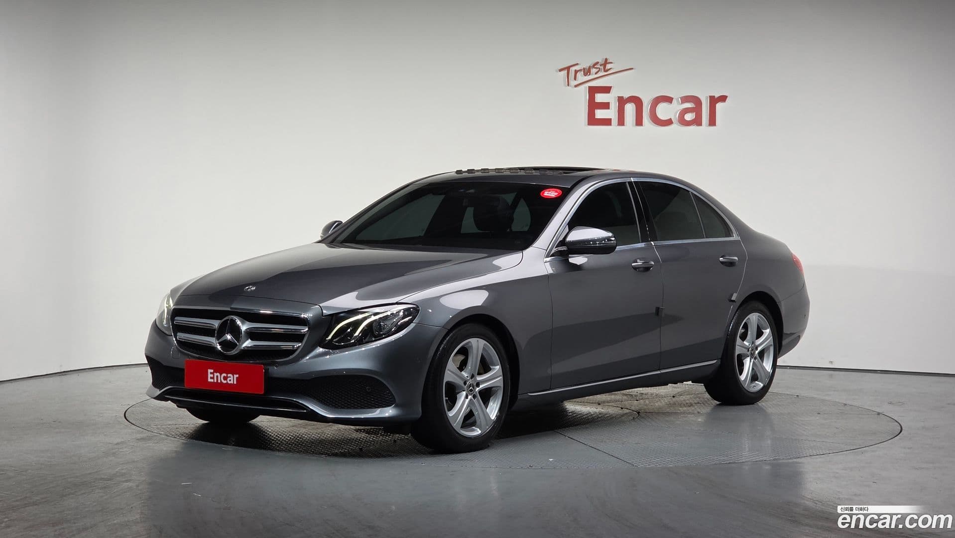 Main__Slider__Photo:E-Class Mercedes-Benz 2018.0-0