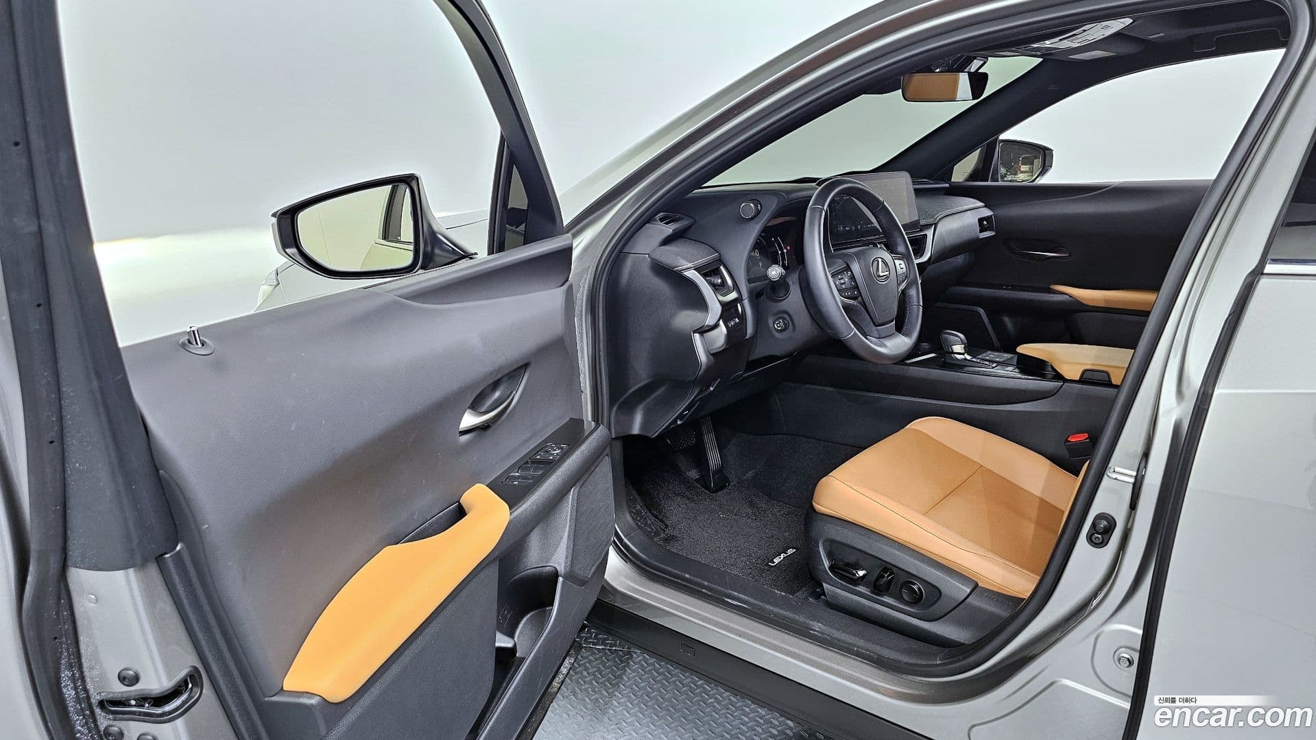 Main__Slider__Photo:UX Lexus 2024.8-9