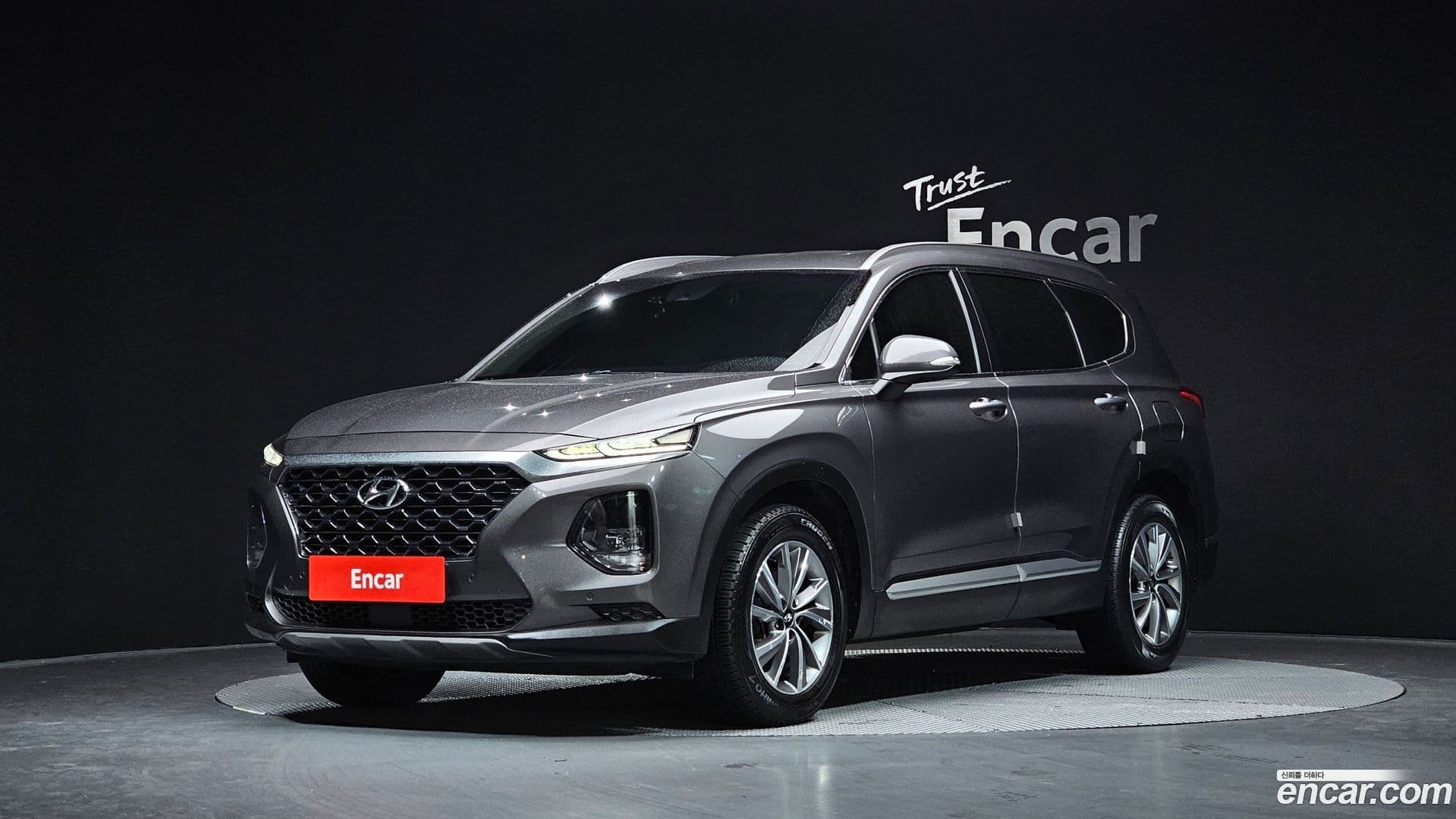 Main__Slider__Photo:Santafe Hyundai 2020.4-0