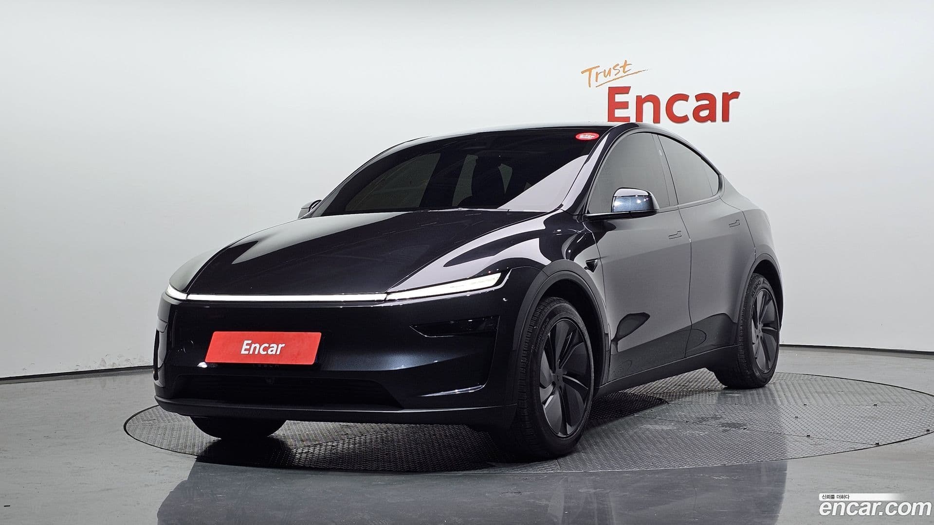 Main__Slider__Photo:Model Y Tesla 2025.10-0