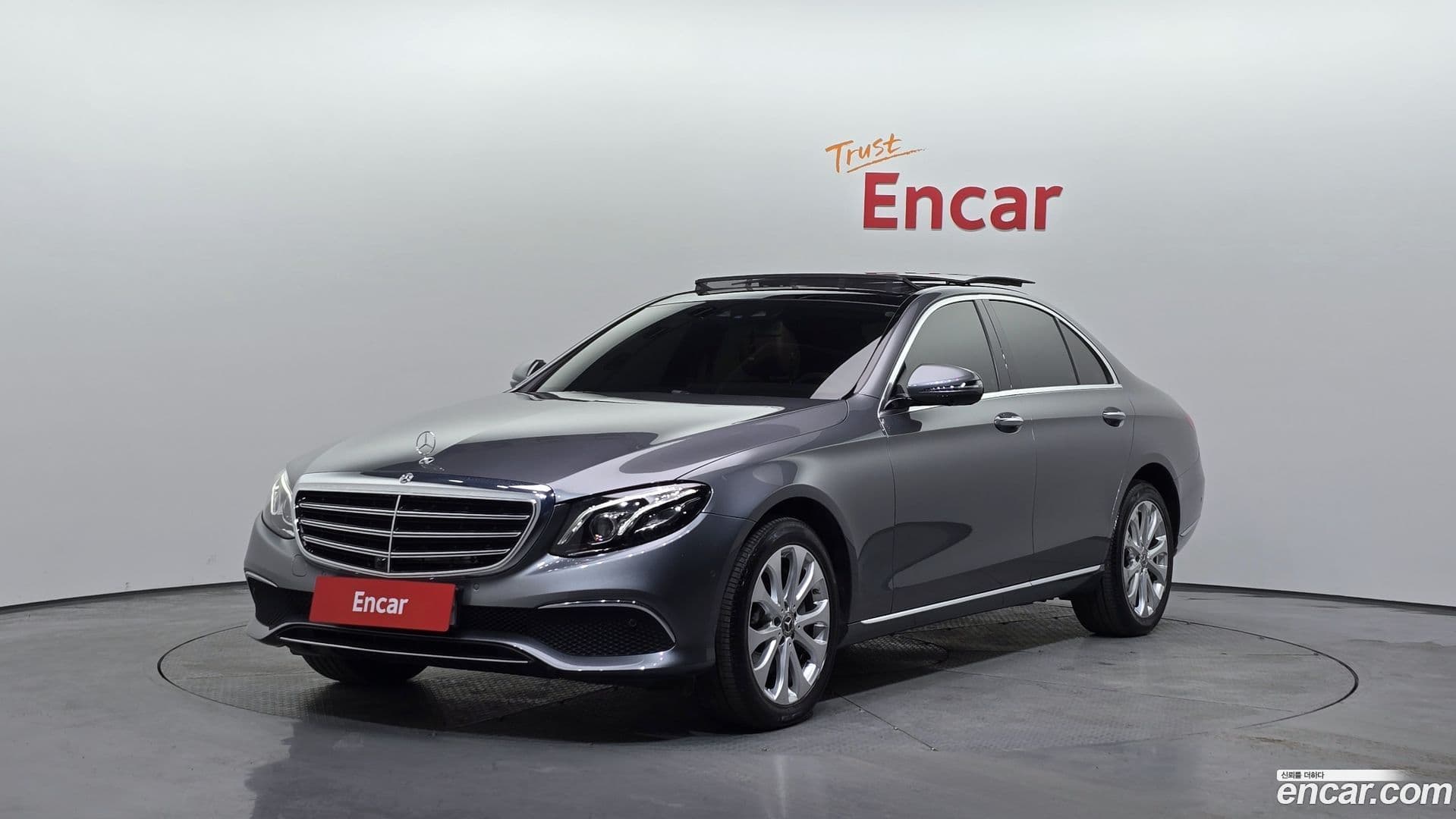 Main__Slider__Photo:E-Class Mercedes-Benz 2019.7-0