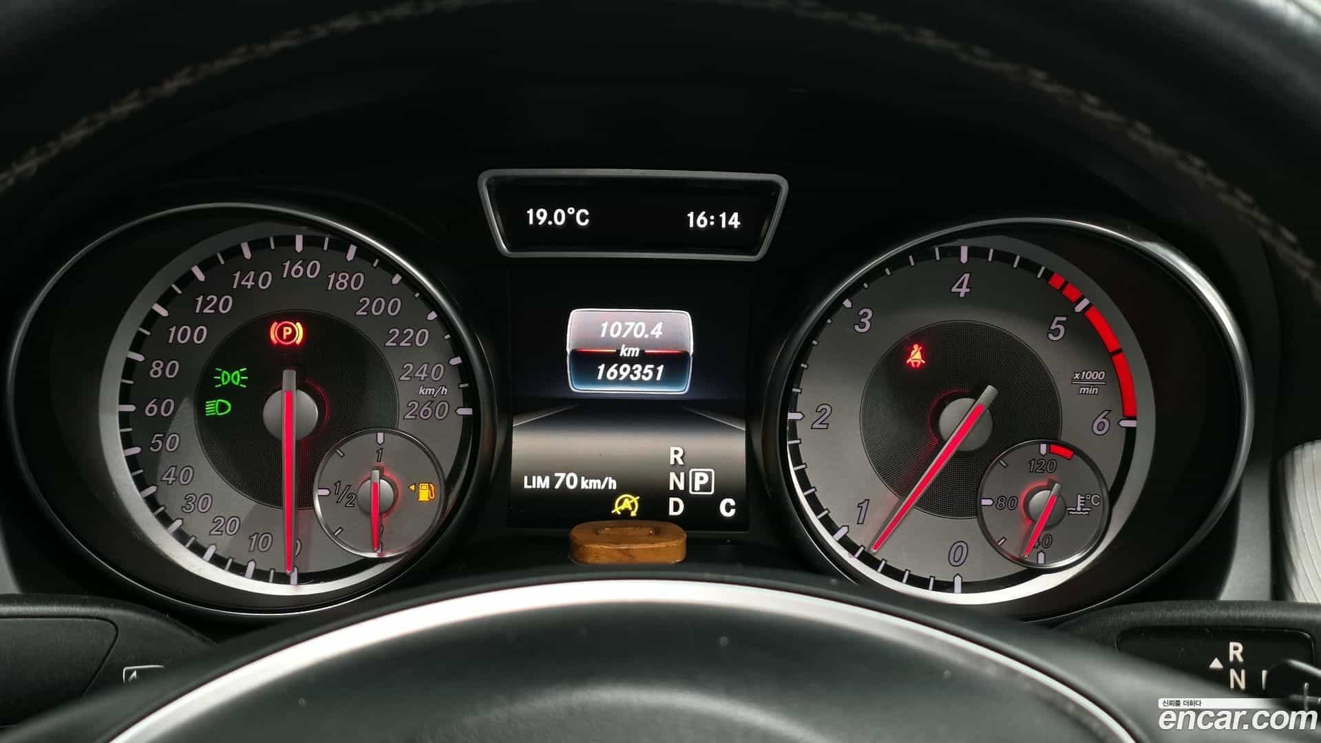CLA-Class Mercedes-Benz 2016.3-INNER-008