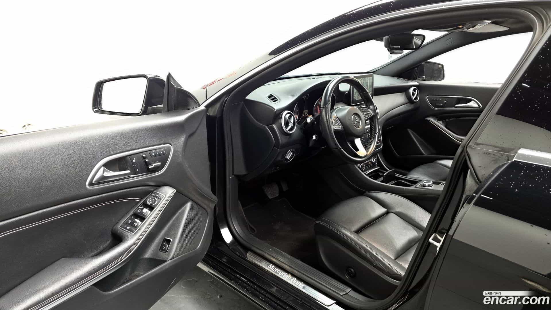 CLA-Class Mercedes-Benz 2016.3-INNER-010