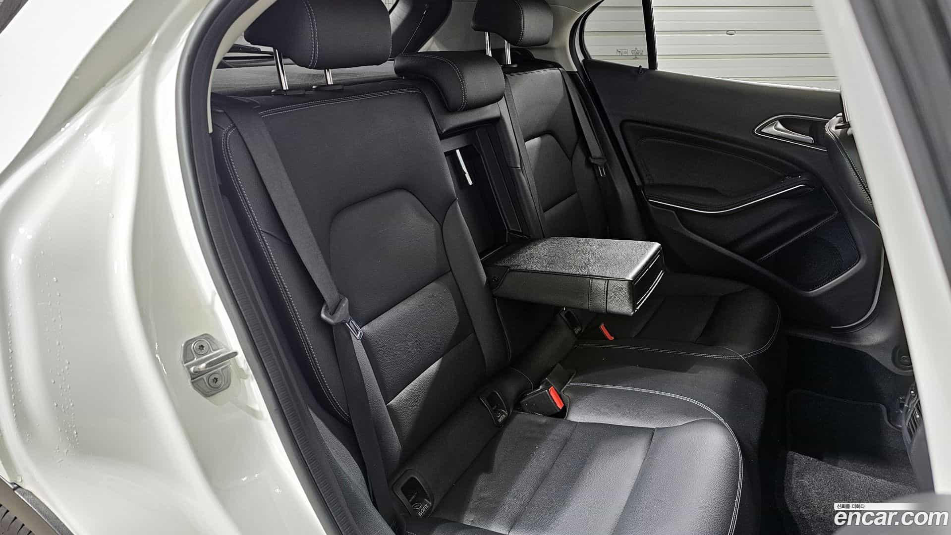 GLA-Class Mercedes-Benz 2019.9-OPTION-016