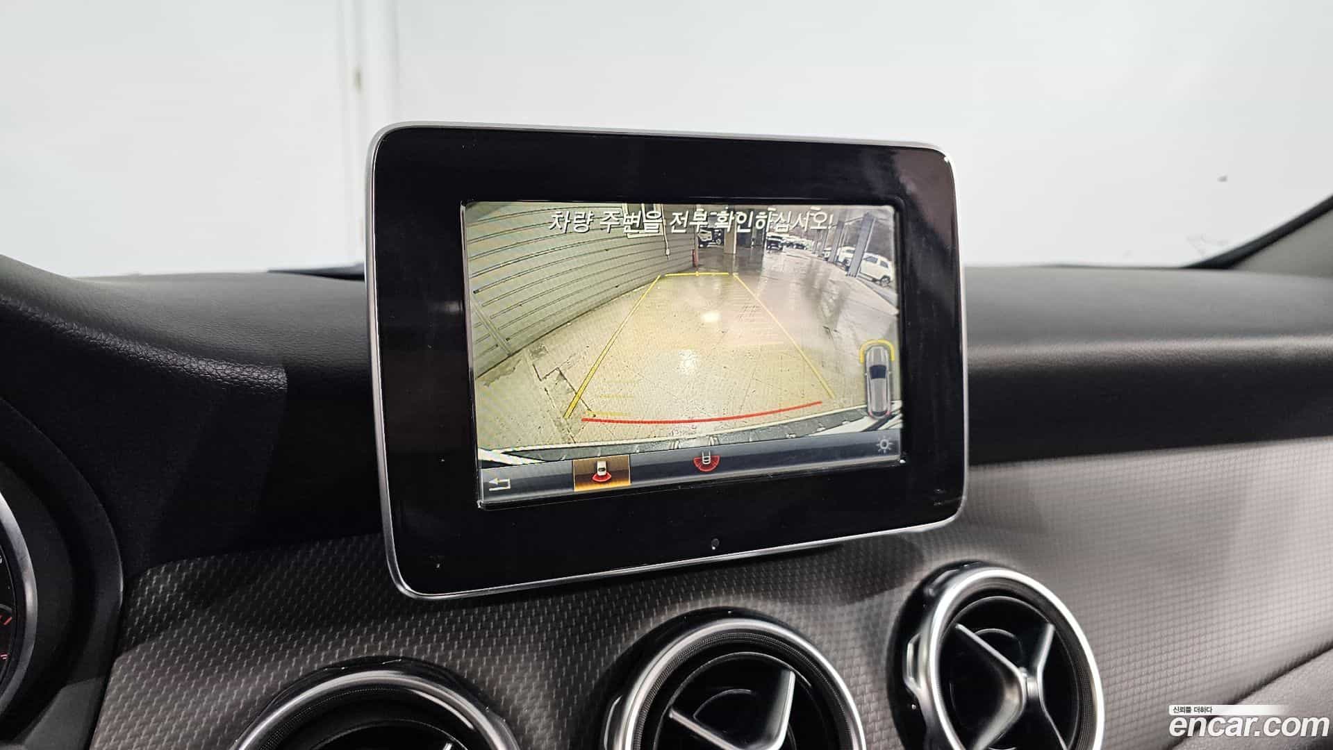 GLA-Class Mercedes-Benz 2019.9-OPTION-021