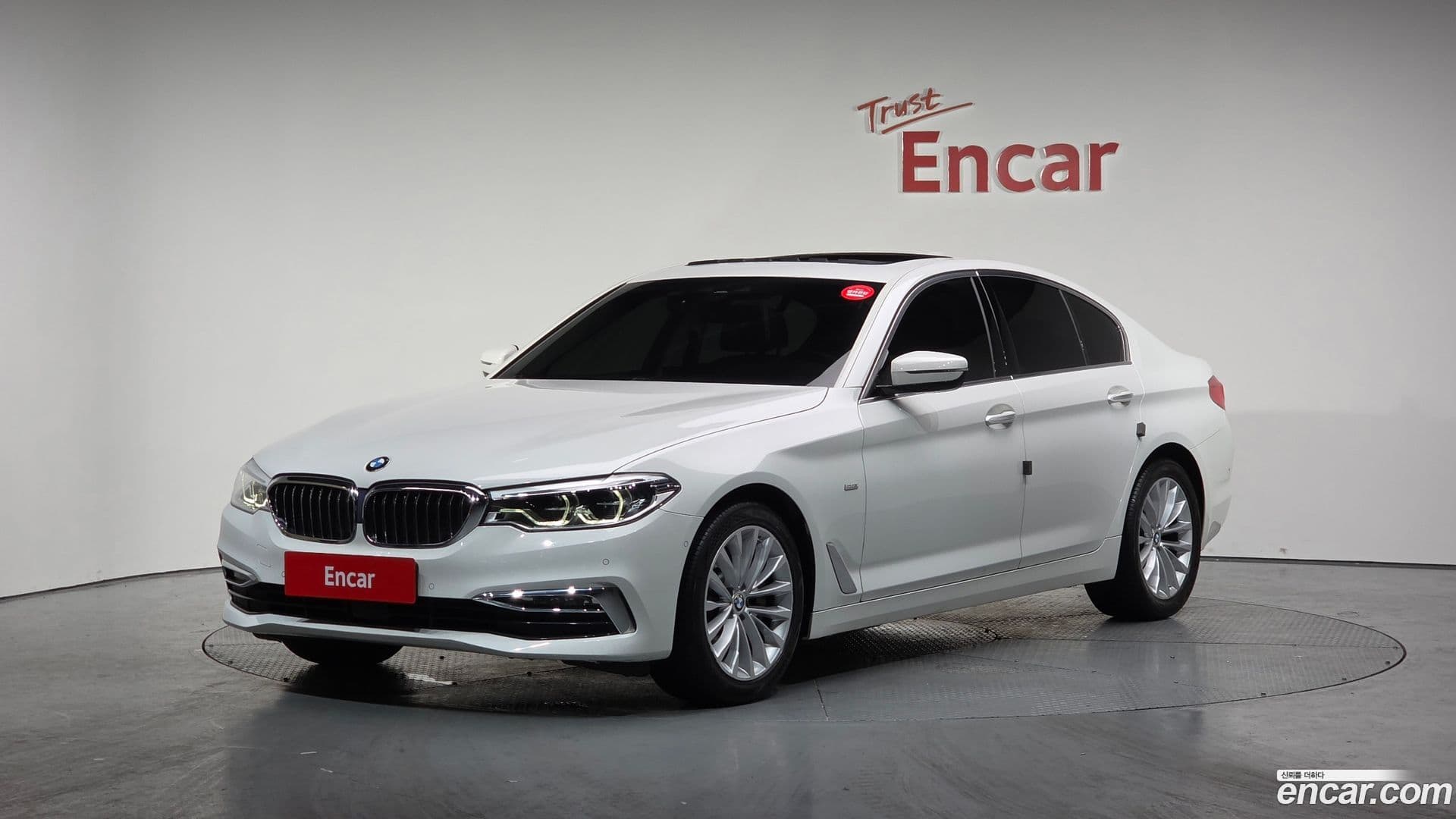 Main__Slider__Photo:5-Series BMW 2018.11-0