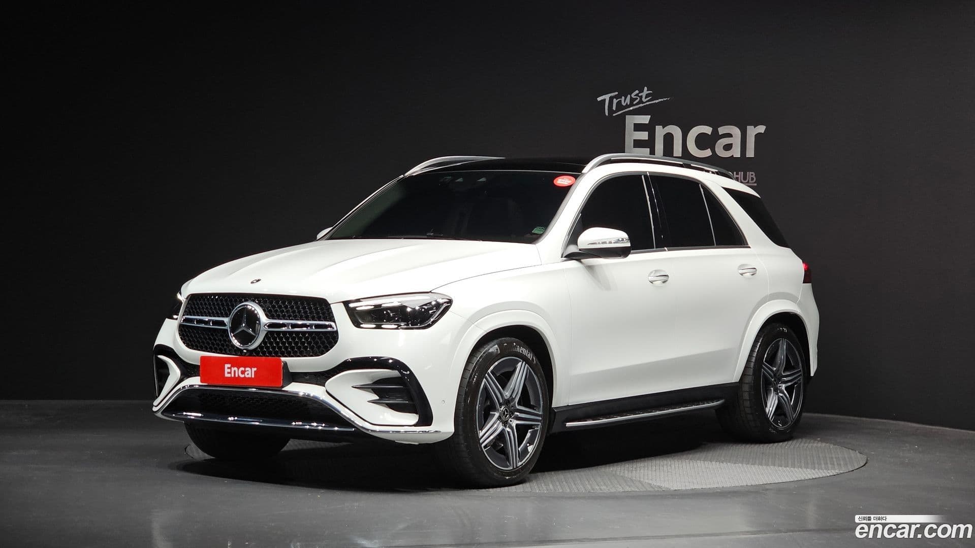 Main__Slider__Photo:GLE-Class Mercedes-Benz 2023.11-0
