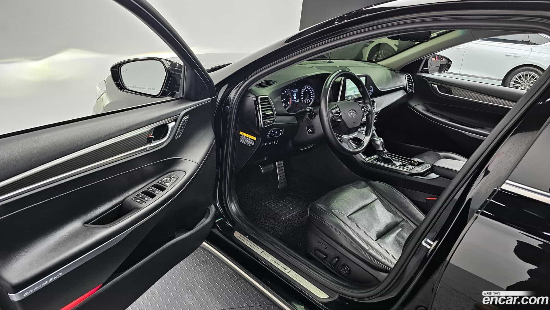 Grandeur Hyundai 2017.11-OPTION-015