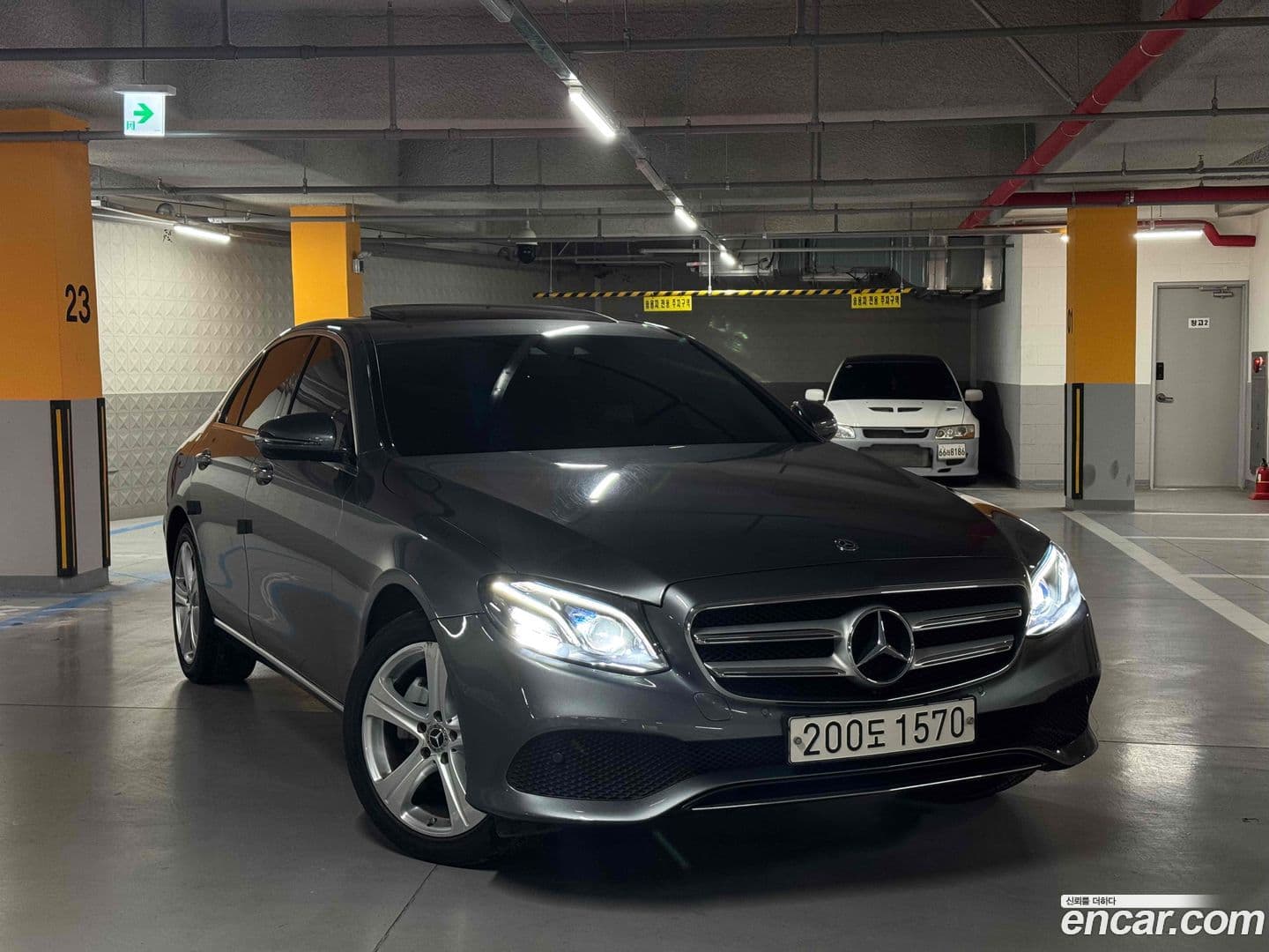 Main__Slider__Photo:E-Class Mercedes-Benz 2017.10-0