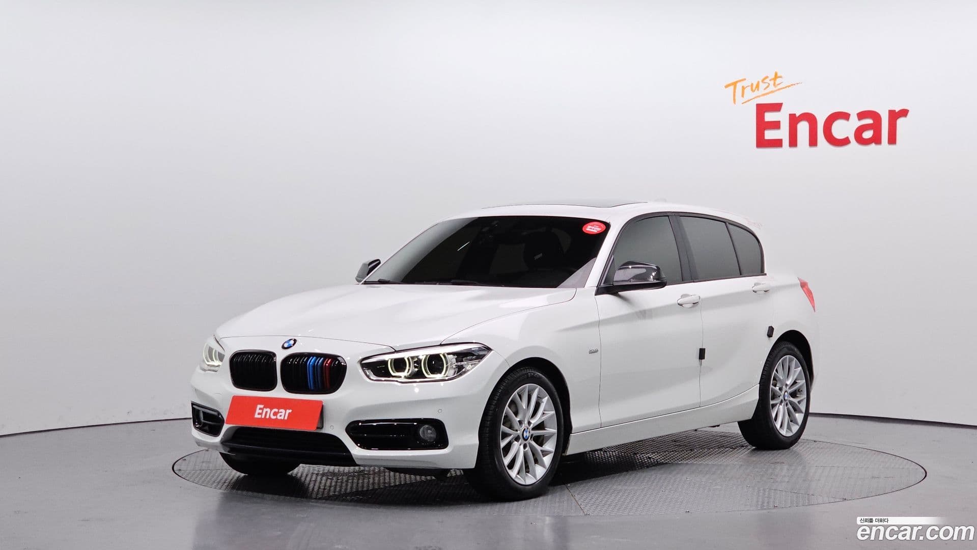 Main__Slider__Photo:1-Series BMW 2015.10-0