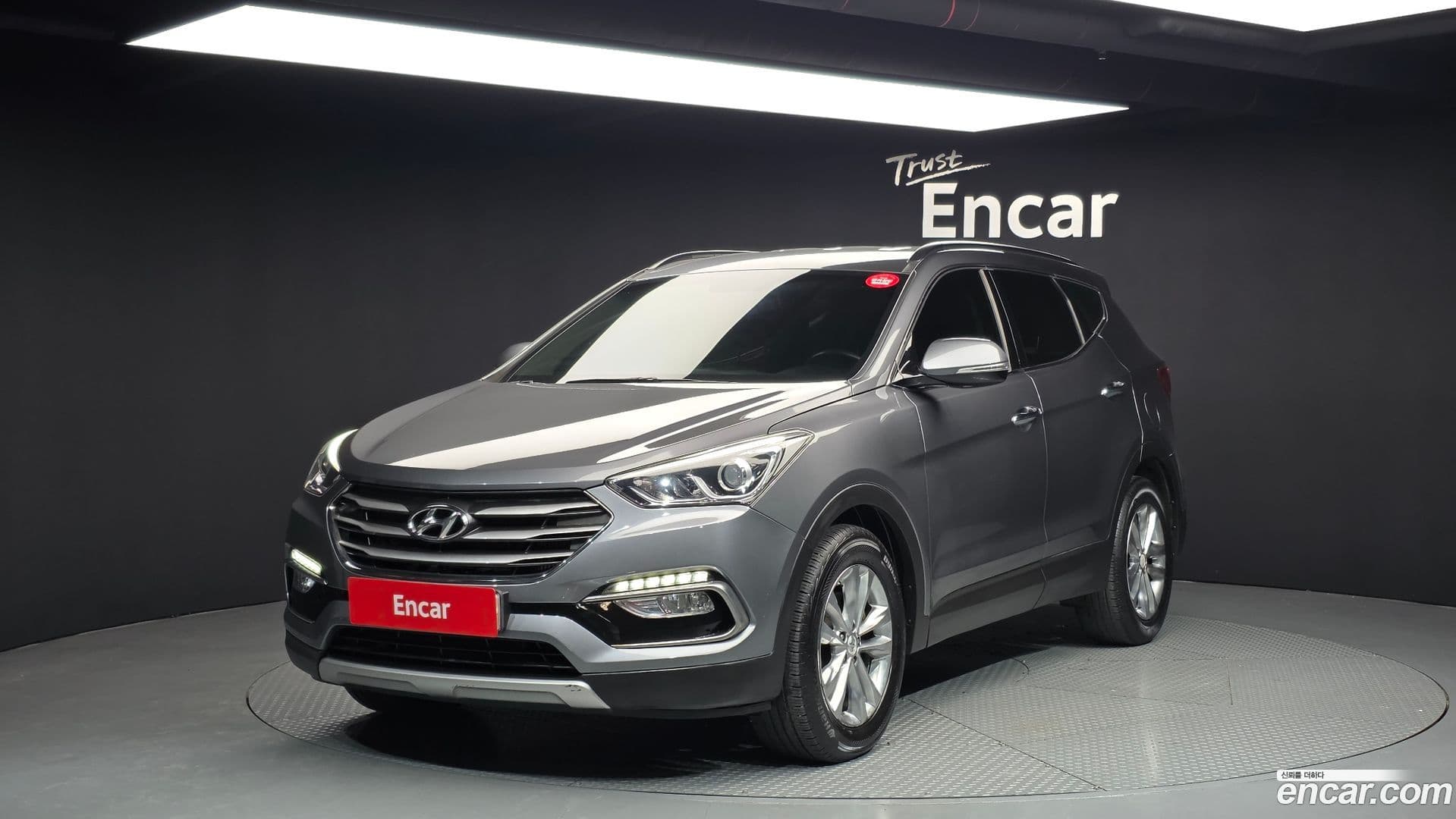Main__Slider__Photo:Santafe Hyundai 2015.8-0