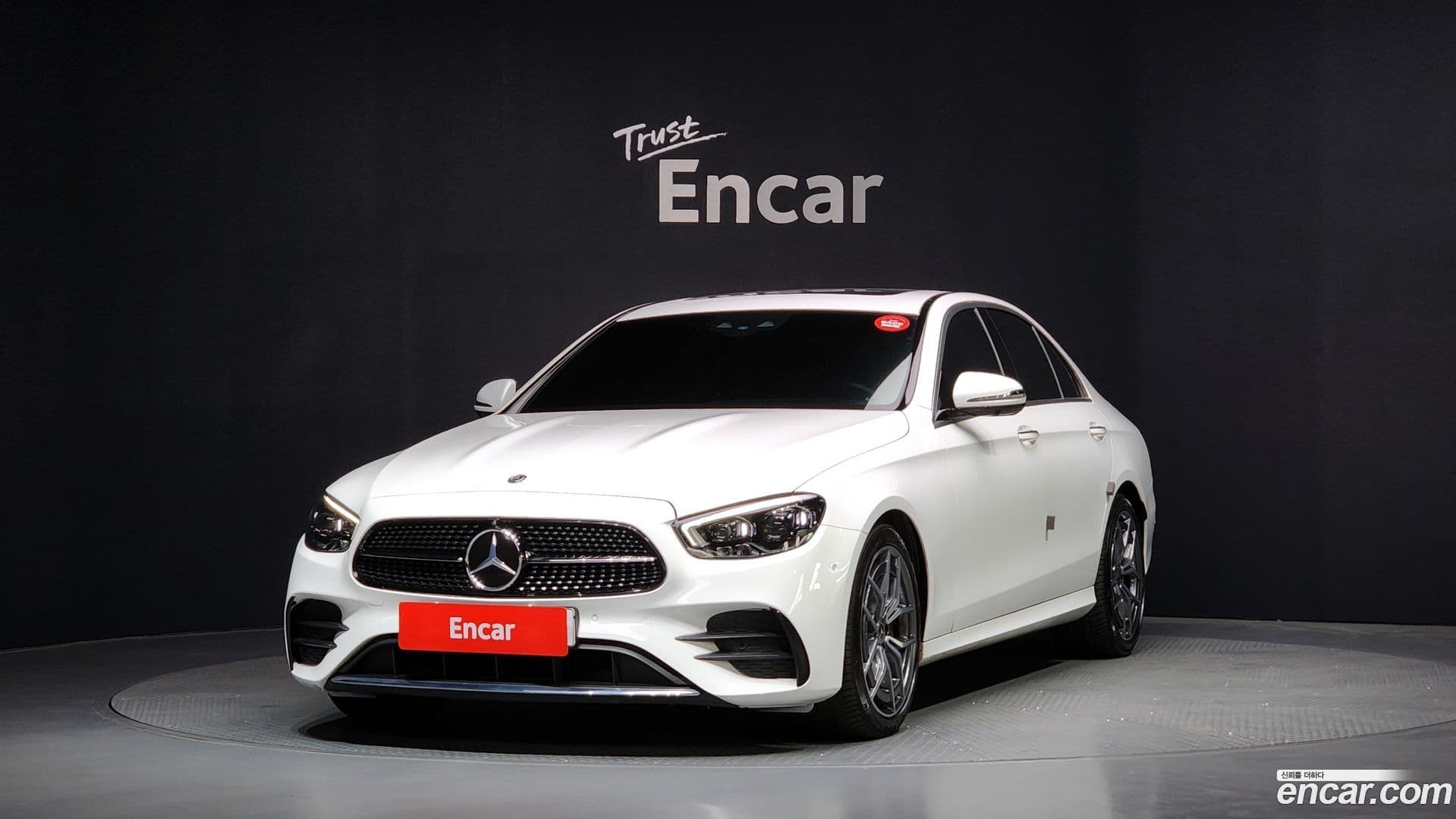 Main__Slider__Photo:E-Class Mercedes-Benz 2020.10-0